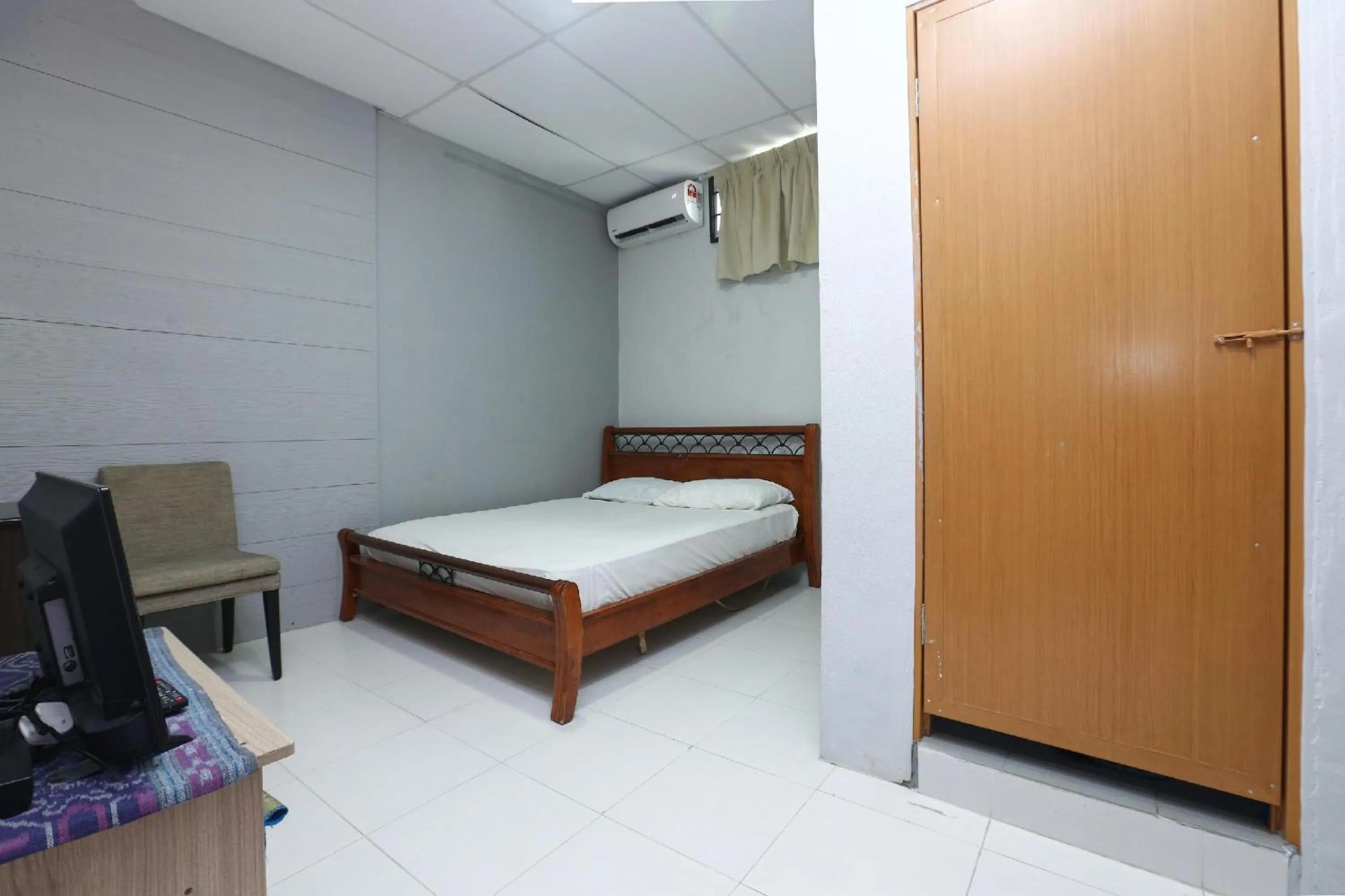 Photo of the whole room in SPOT ON 89796 D'noor Budget Inn