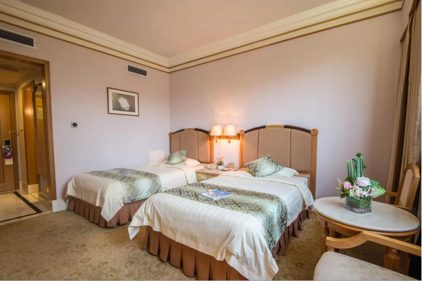 Bedroom, Bed in Panyu Hotel