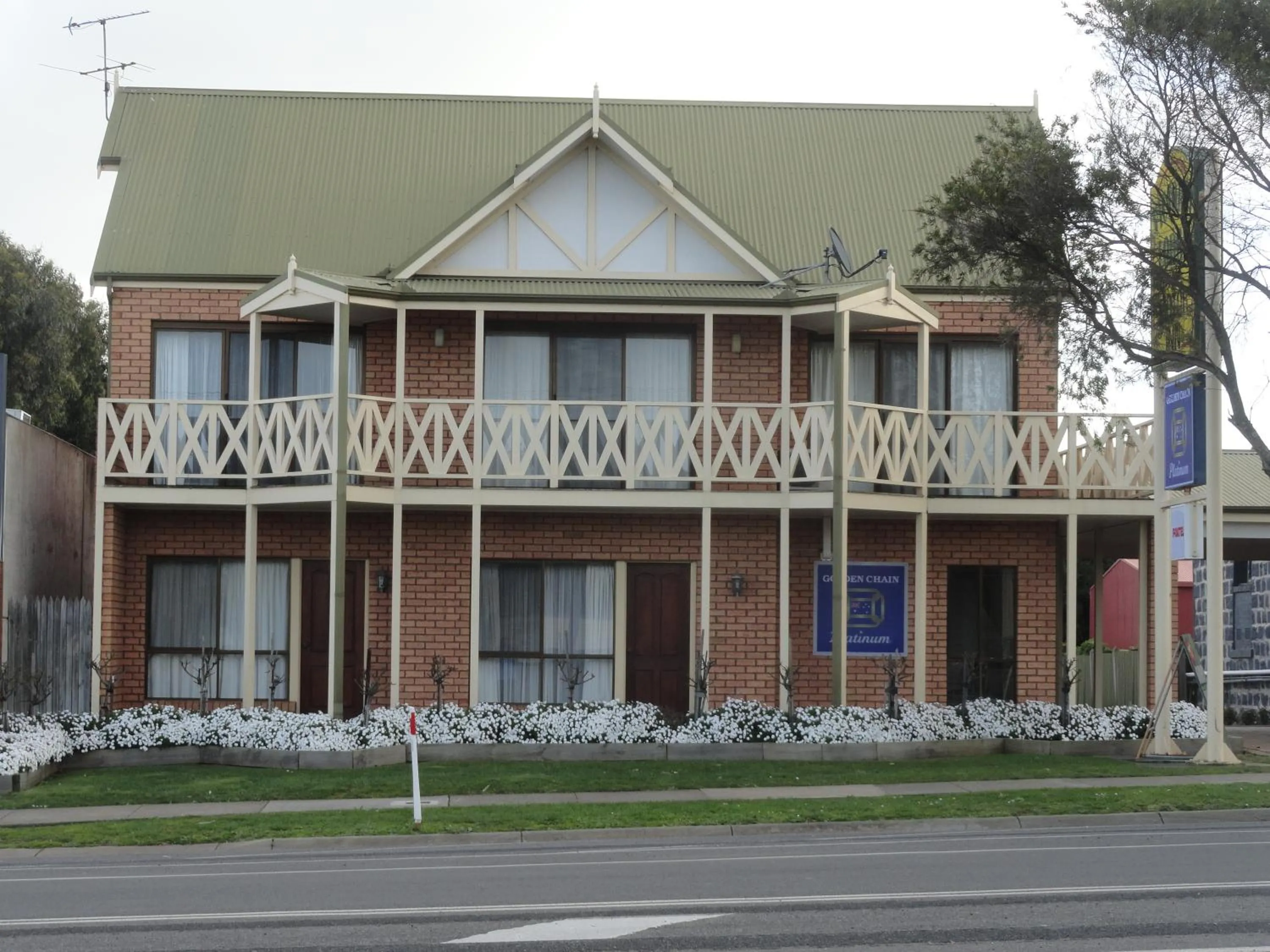 Facade/entrance in Victoria Lodge Motor Inn & Apartments