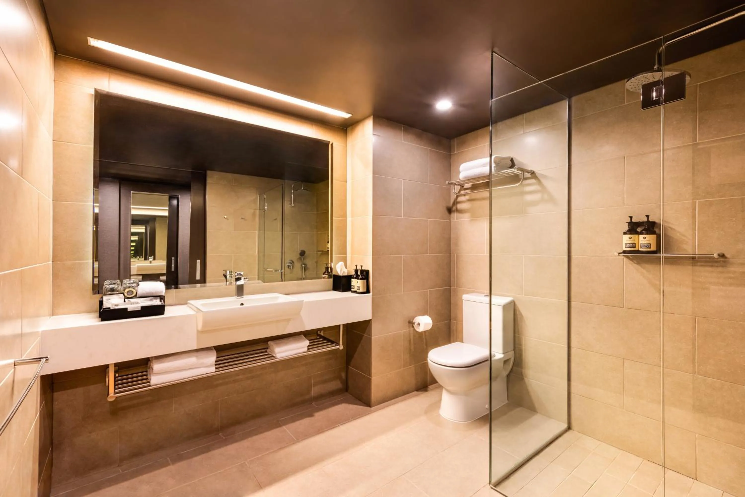 Bathroom in PARKROYAL Darling Harbour, Sydney