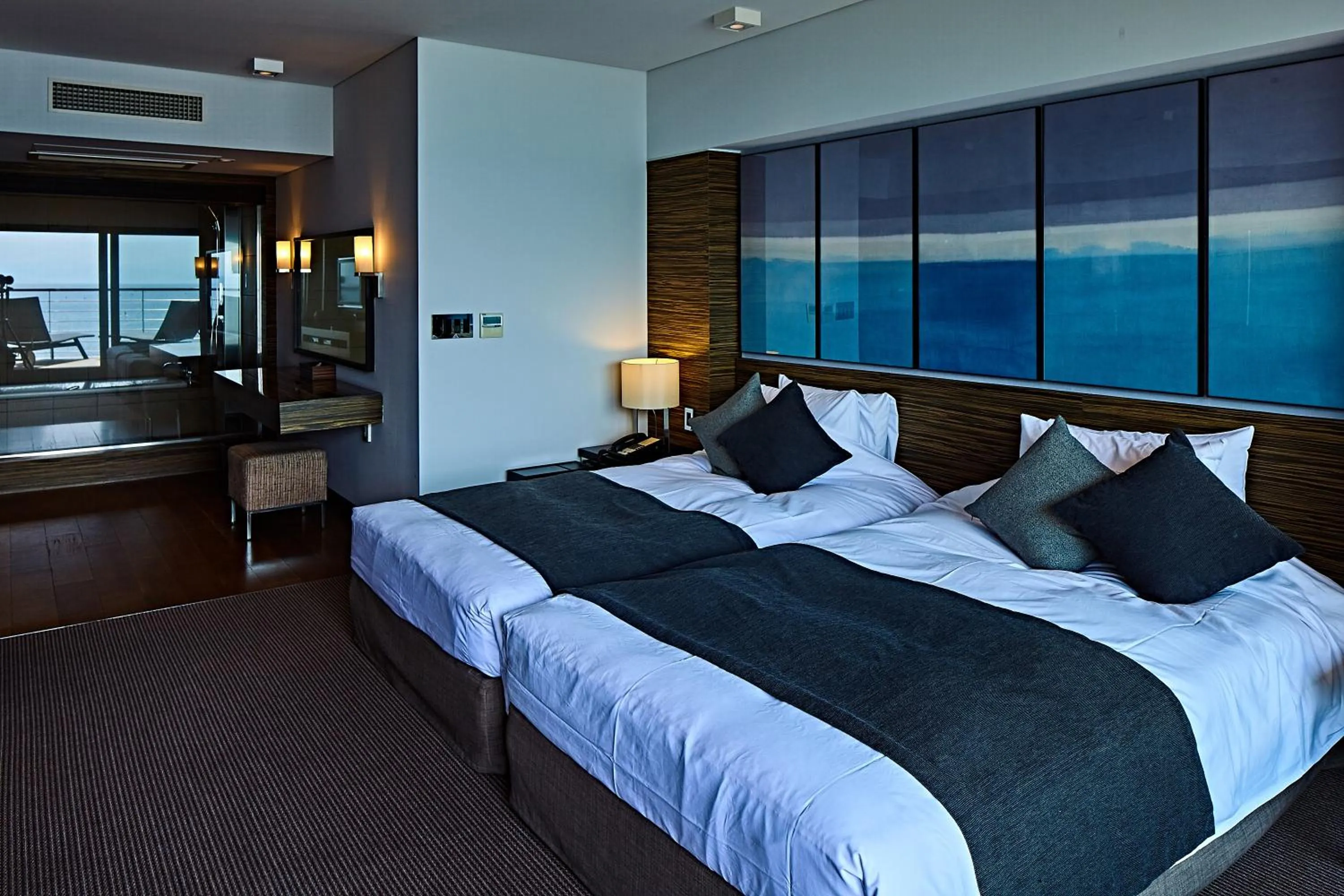 Photo of the whole room, Bed in Scapes The Suite