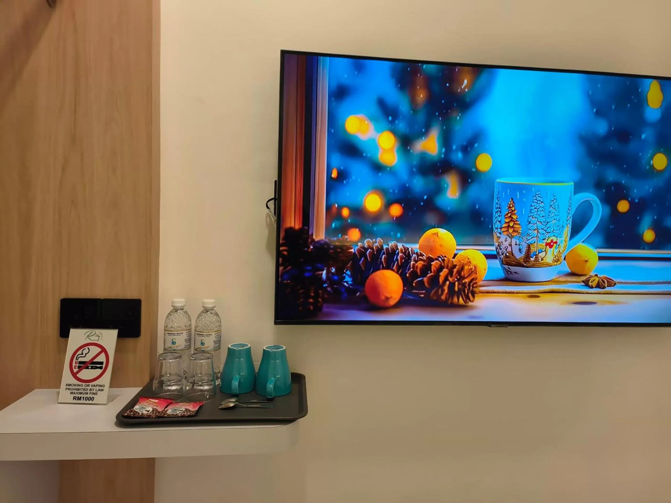 TV and multimedia in Red's Hotel