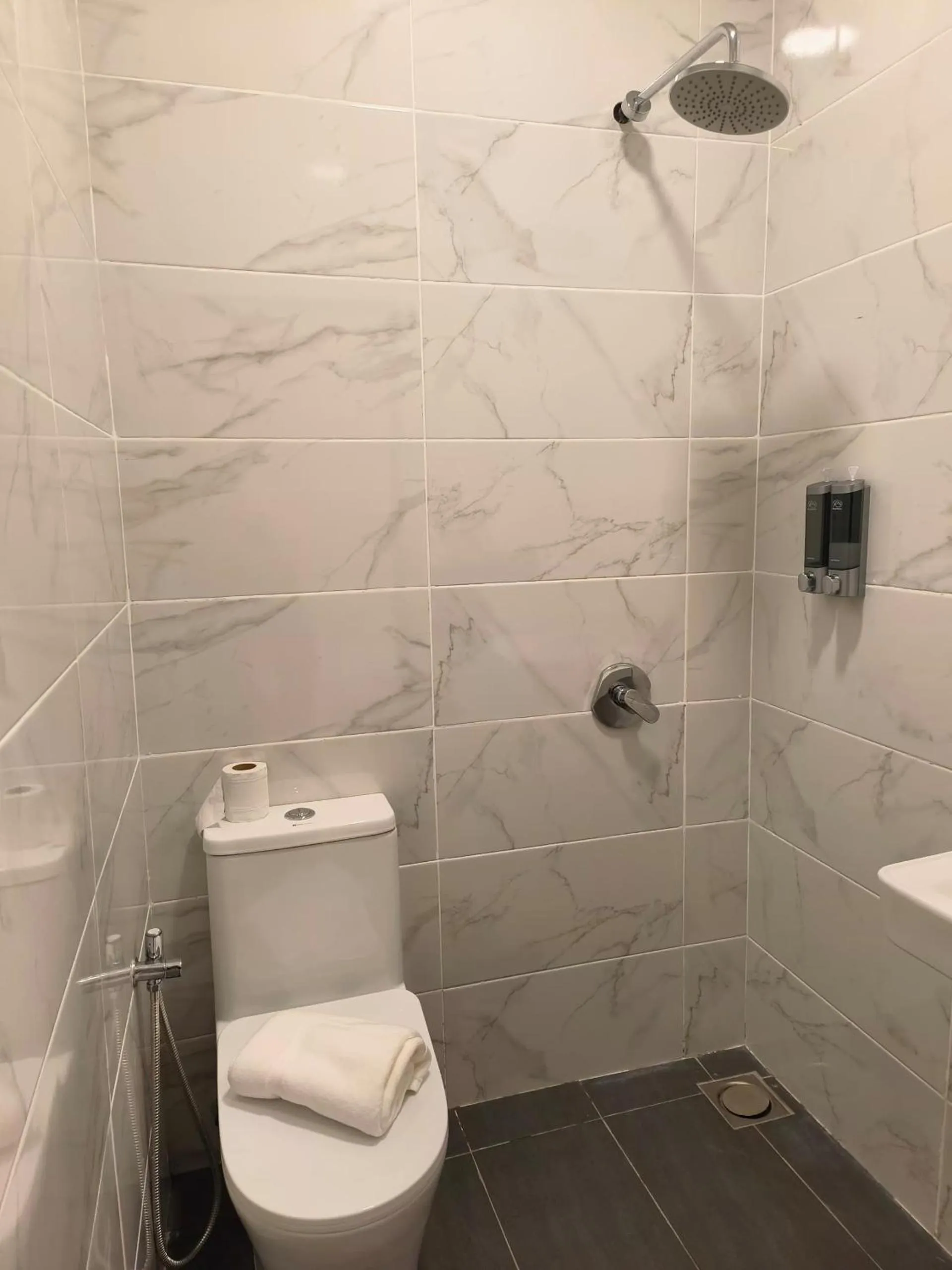 Bathroom in Red's Hotel