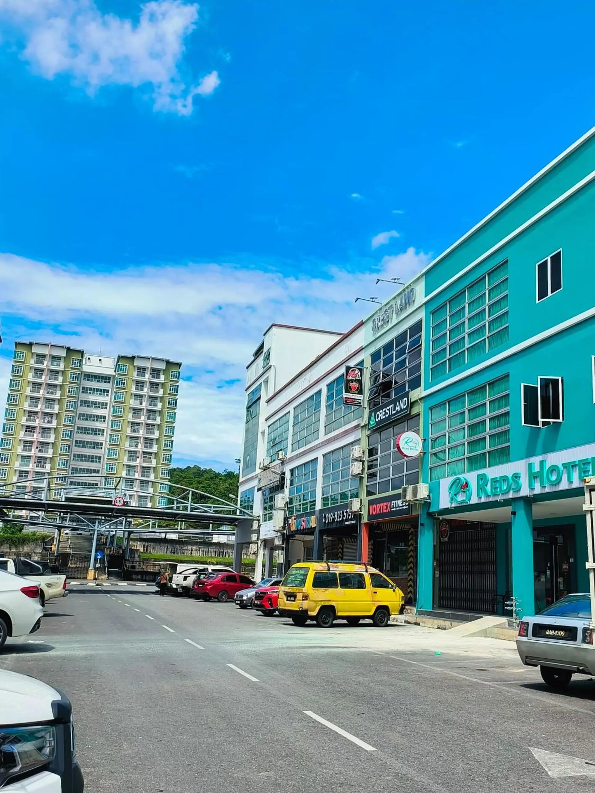 Facade/entrance in Red's Hotel