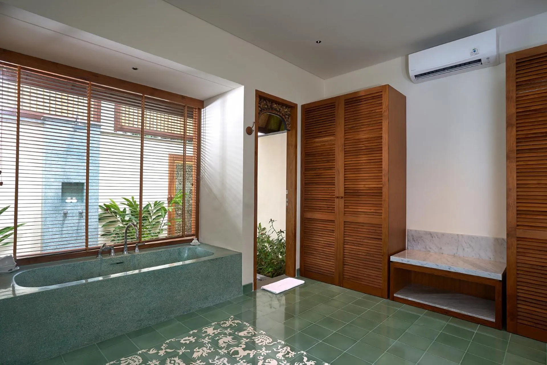 Bathroom in Tandjung Sari Hotel