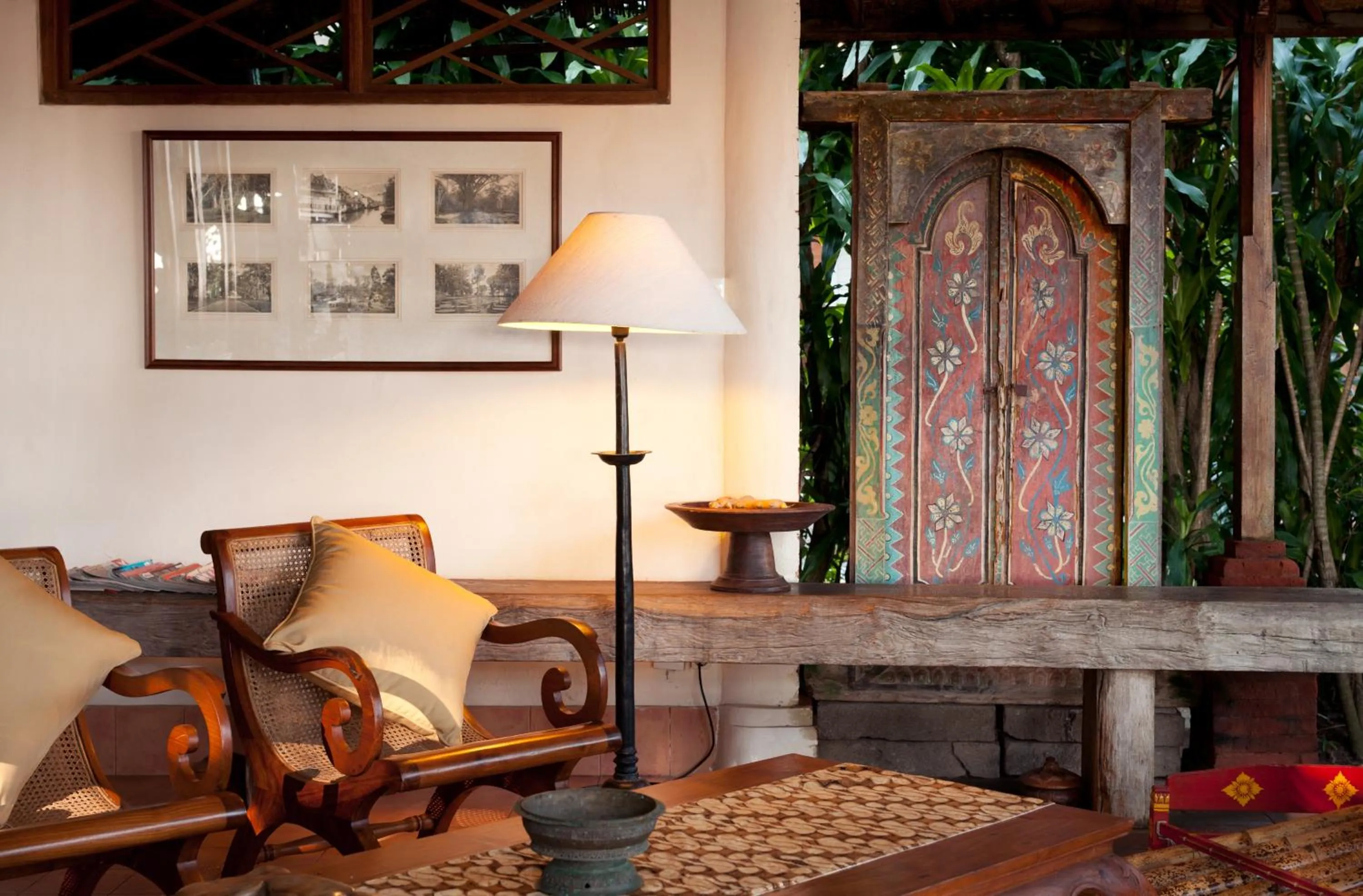 Library in Tandjung Sari Hotel