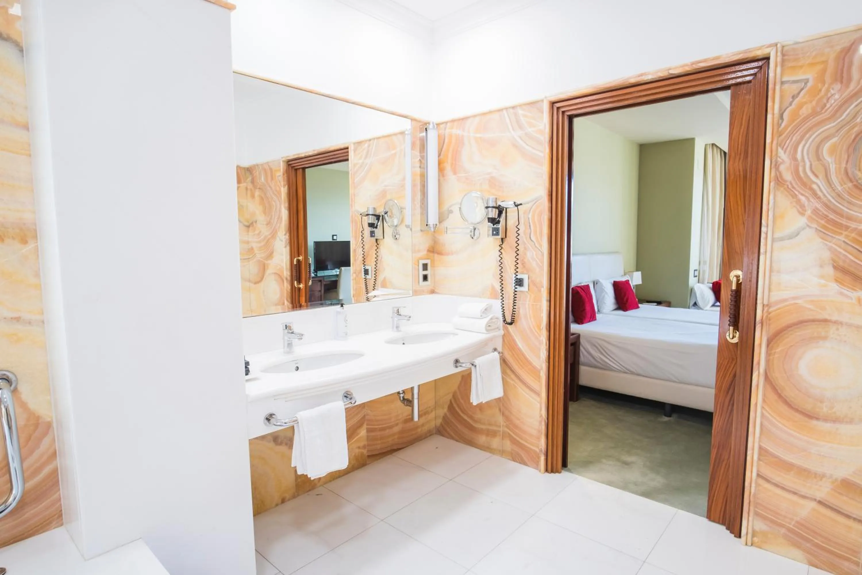 Bathroom, Bed in Alda Mirador del Moncayo