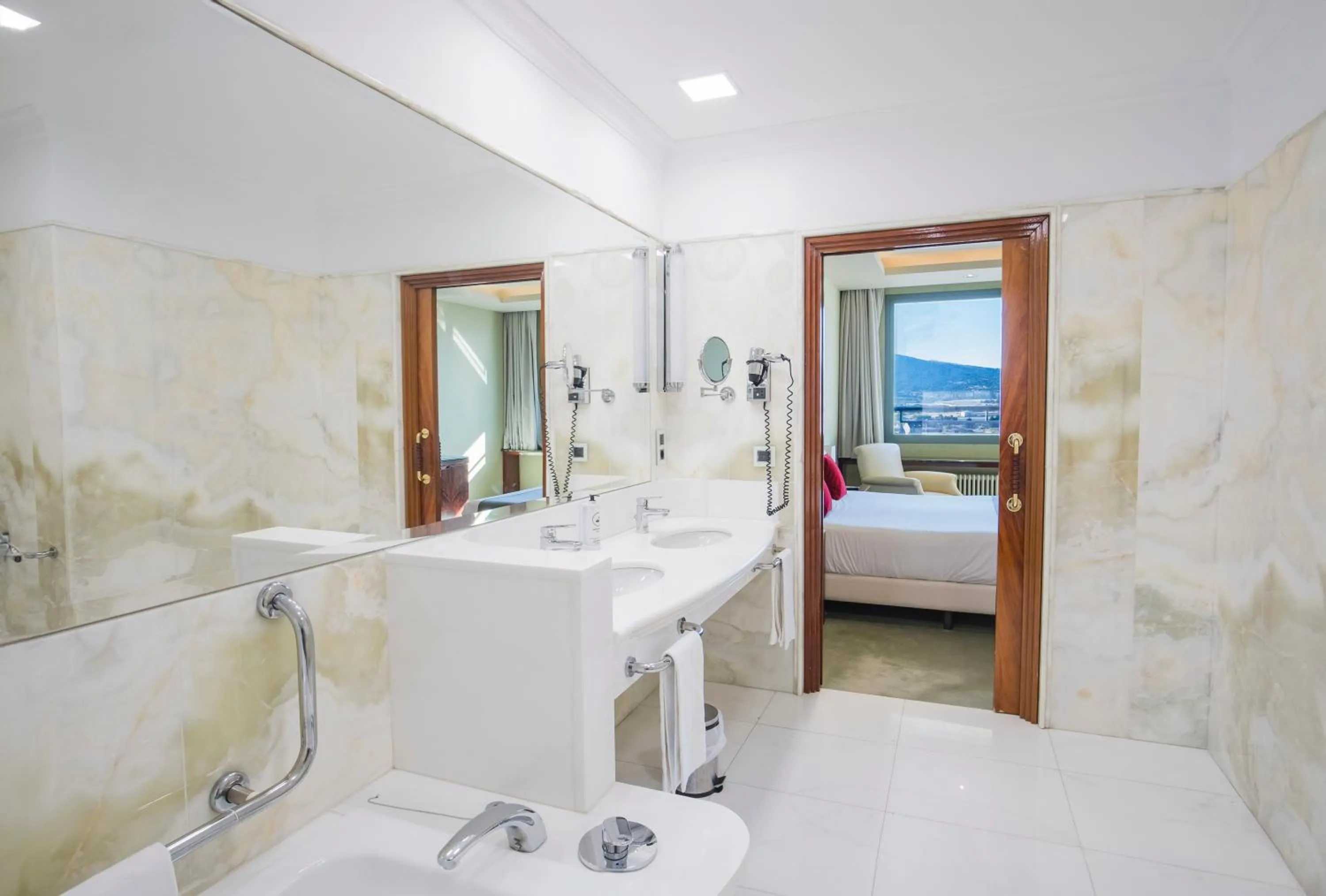 Bathroom, Bed in Alda Mirador del Moncayo