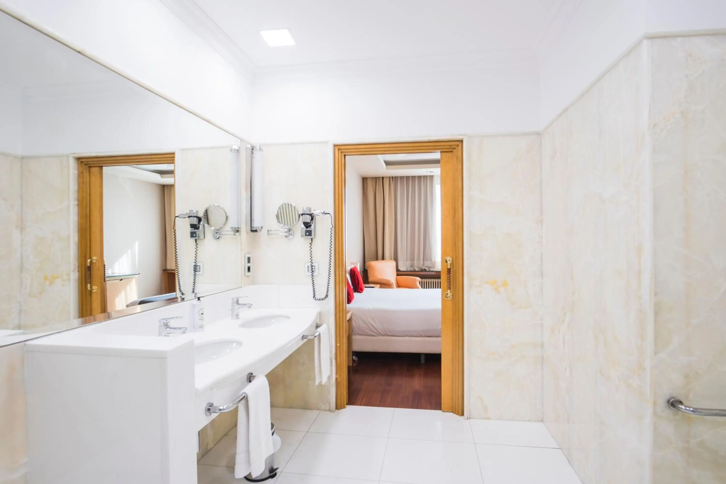 Bathroom, Bed in Alda Mirador del Moncayo