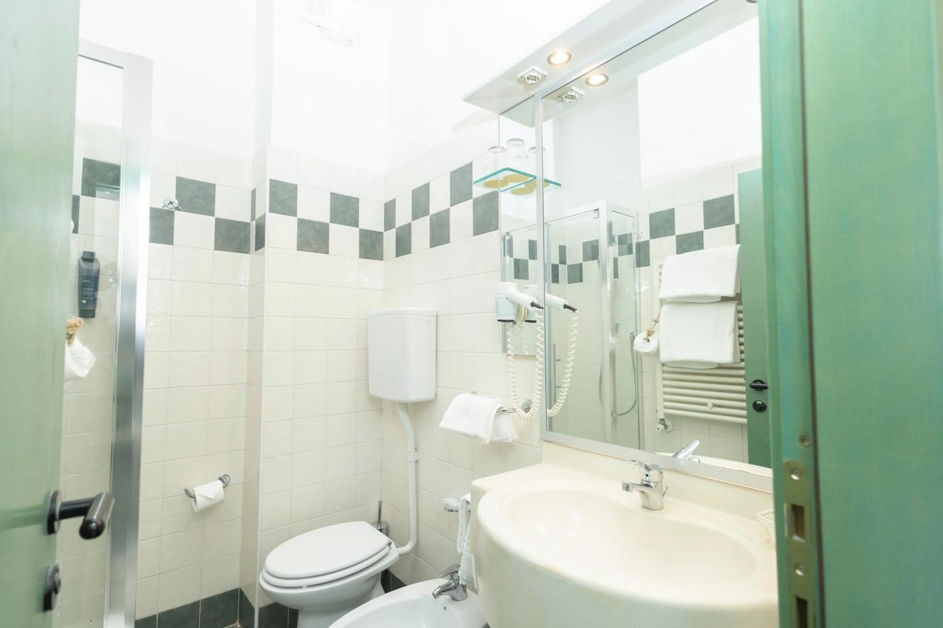 Shower in Hotel Berta