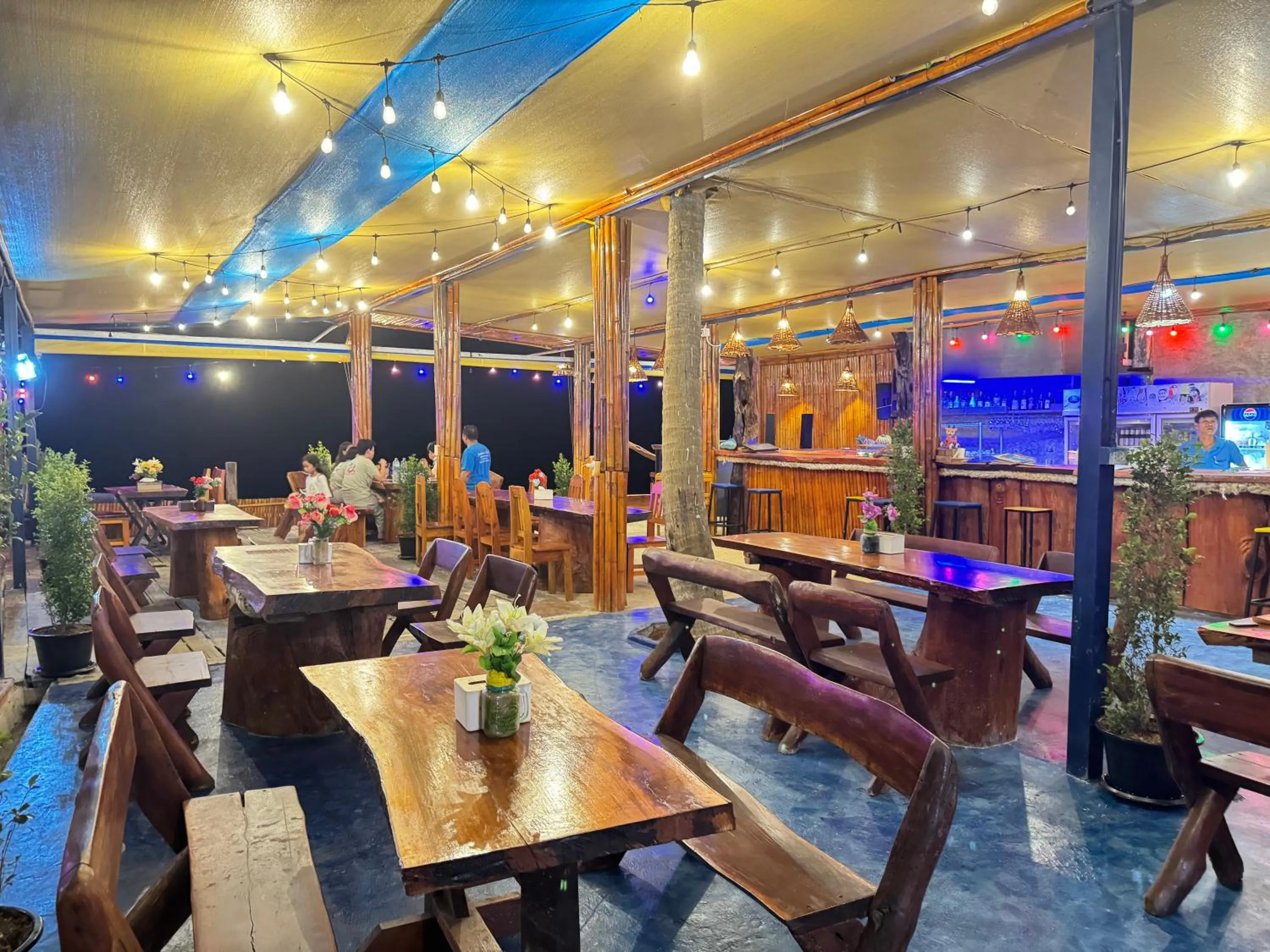 Restaurant/places to eat in Lanta Island Resort