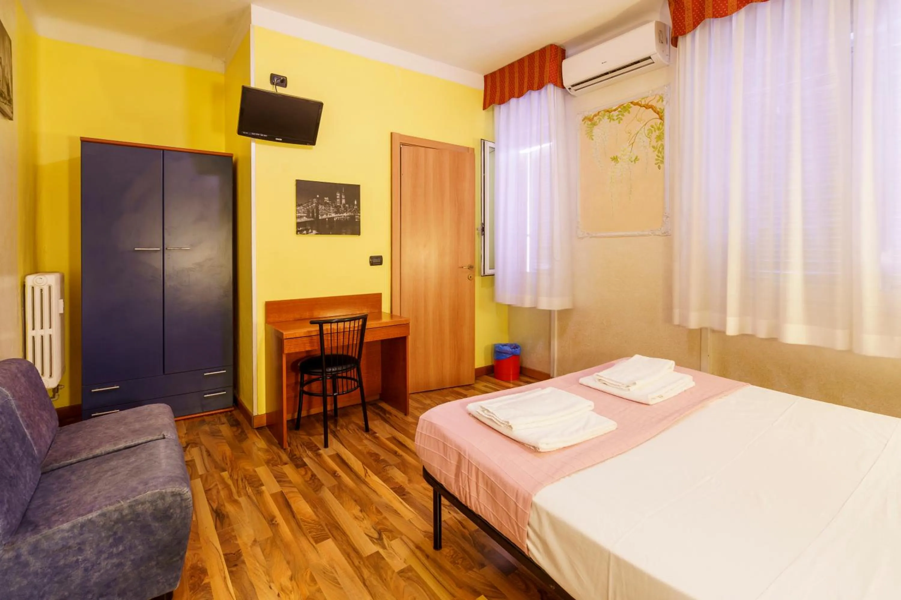 Bed in Hotel America