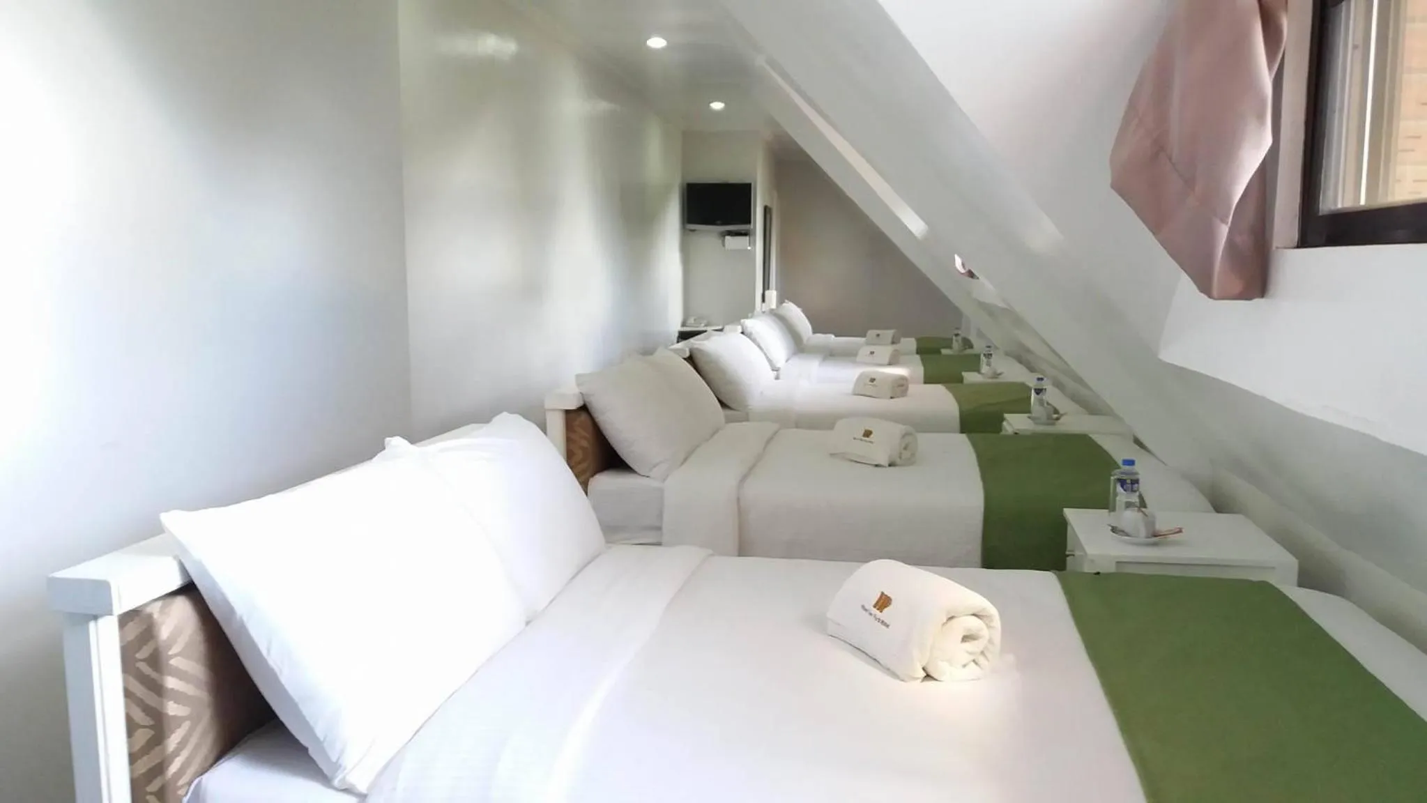 Bedroom, Bed in Mines View Park Hotel