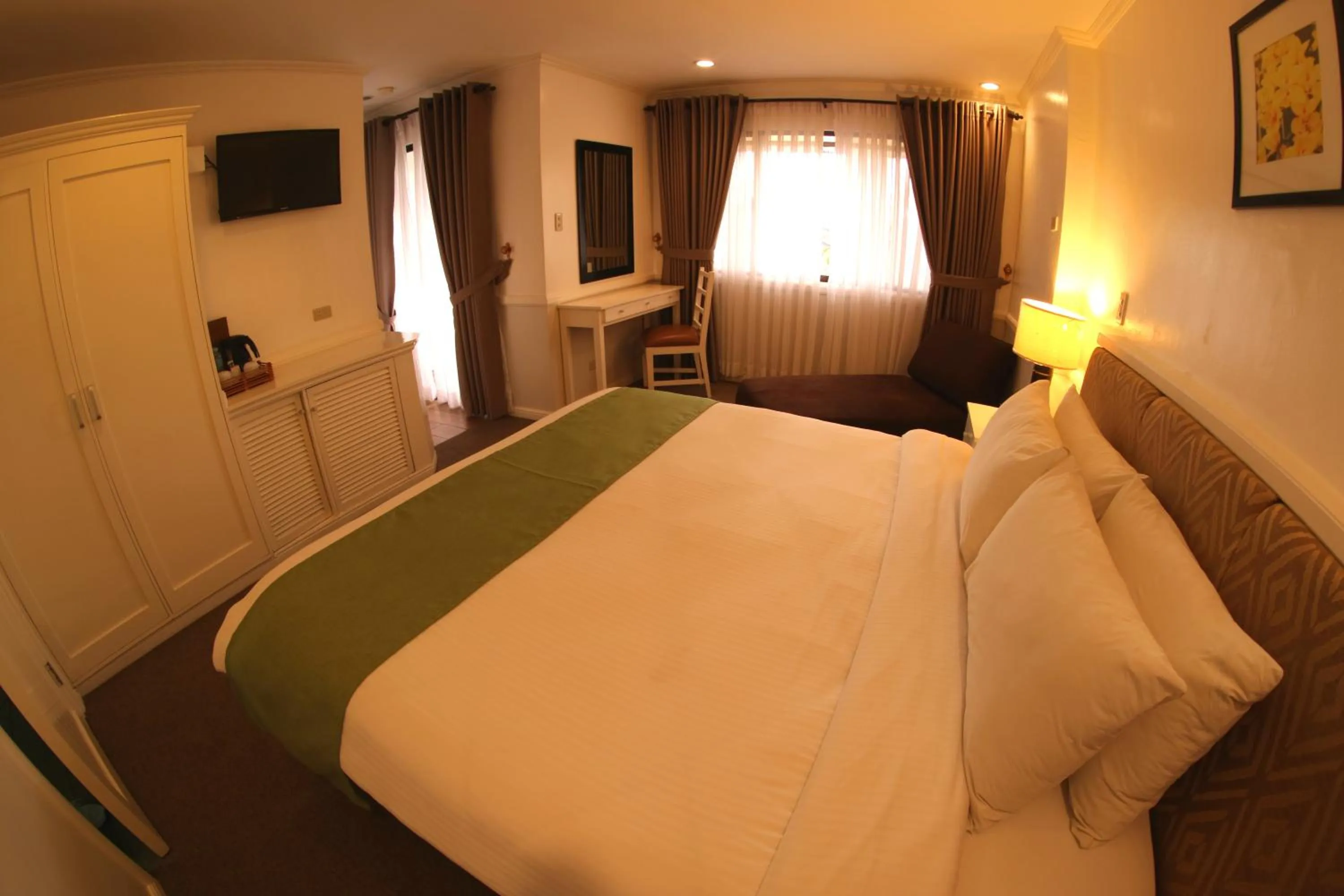 Bedroom, Bed in Mines View Park Hotel