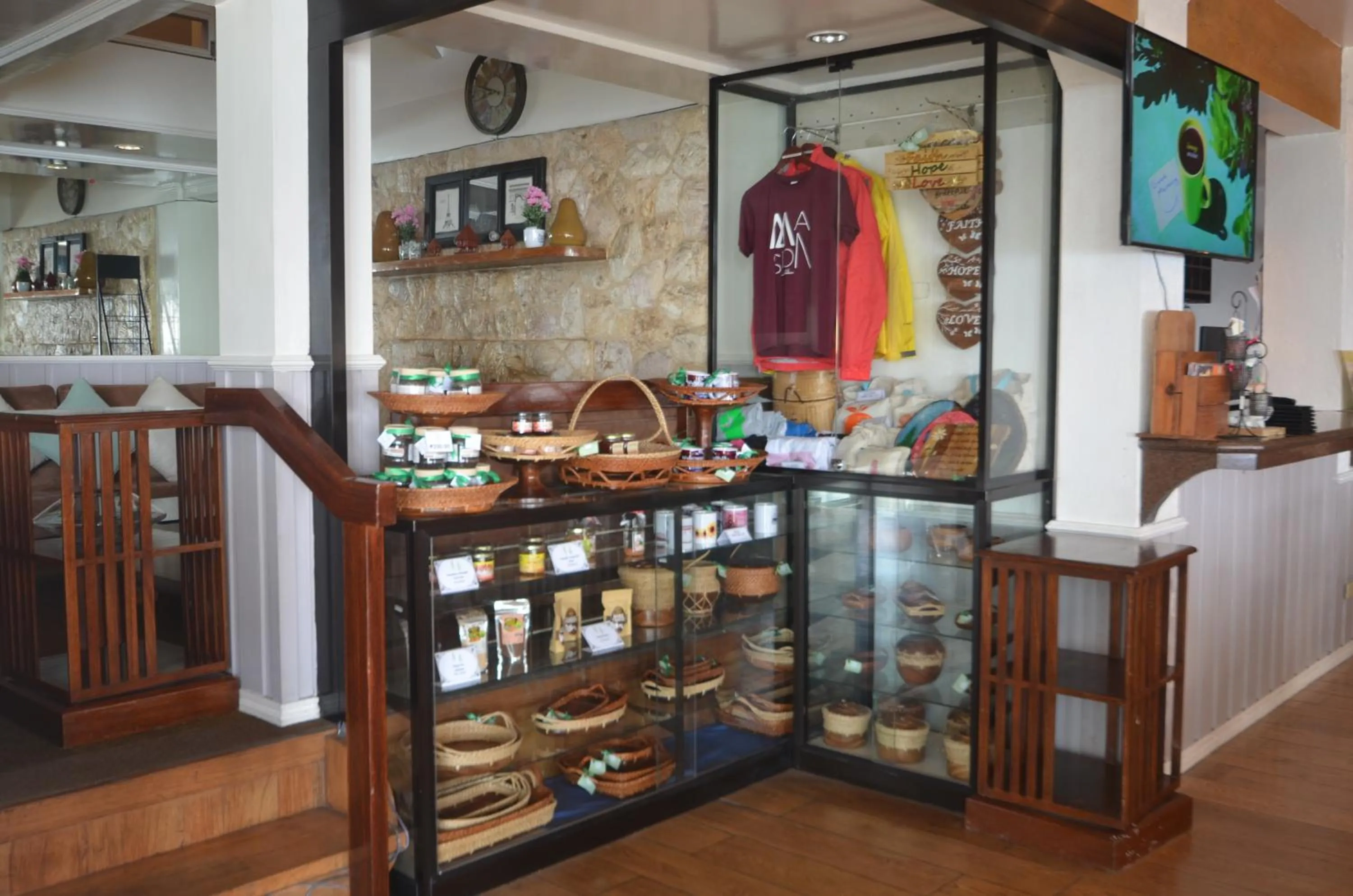 On-site shops in Mines View Park Hotel