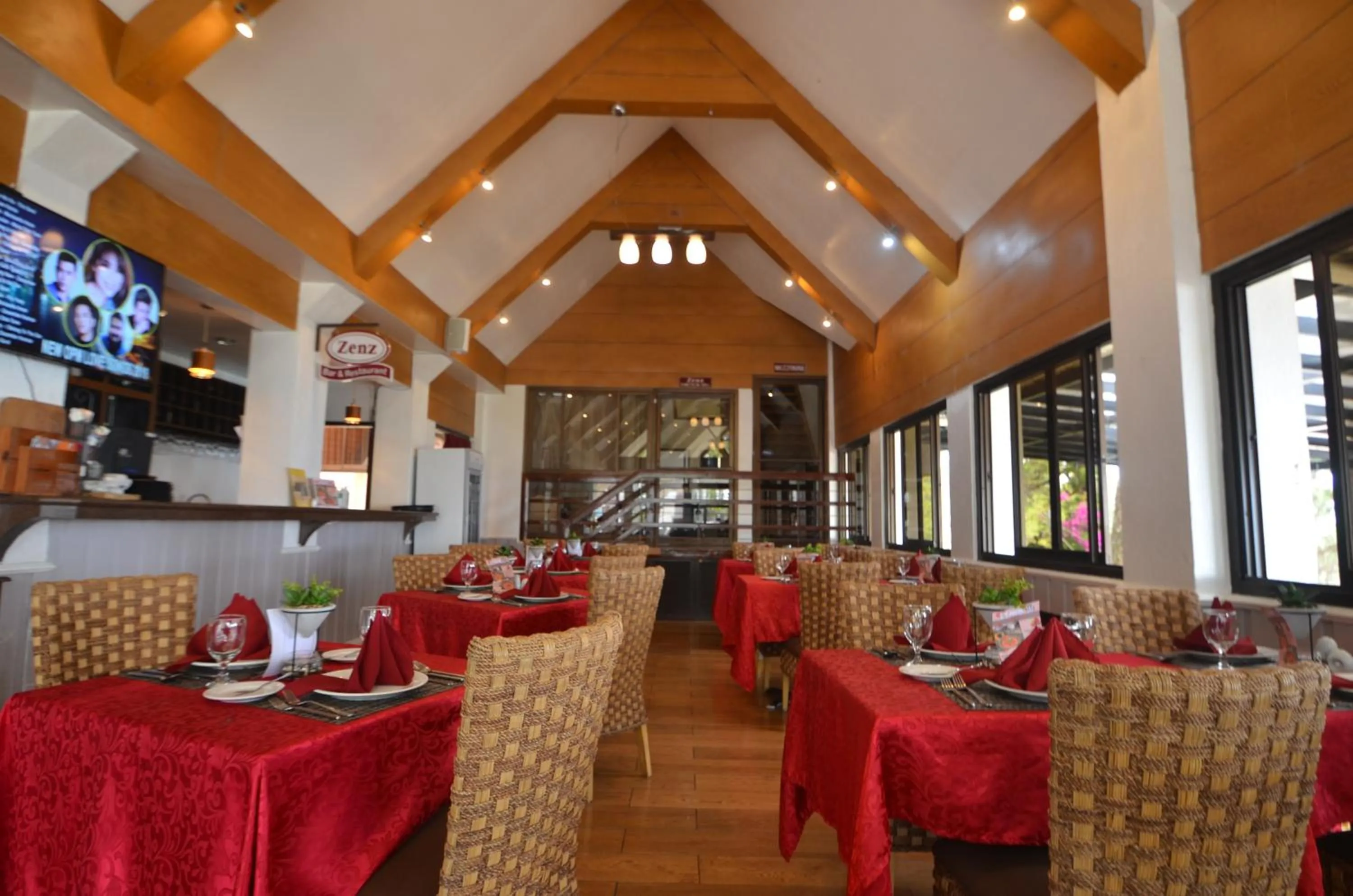 Restaurant/places to eat in Mines View Park Hotel