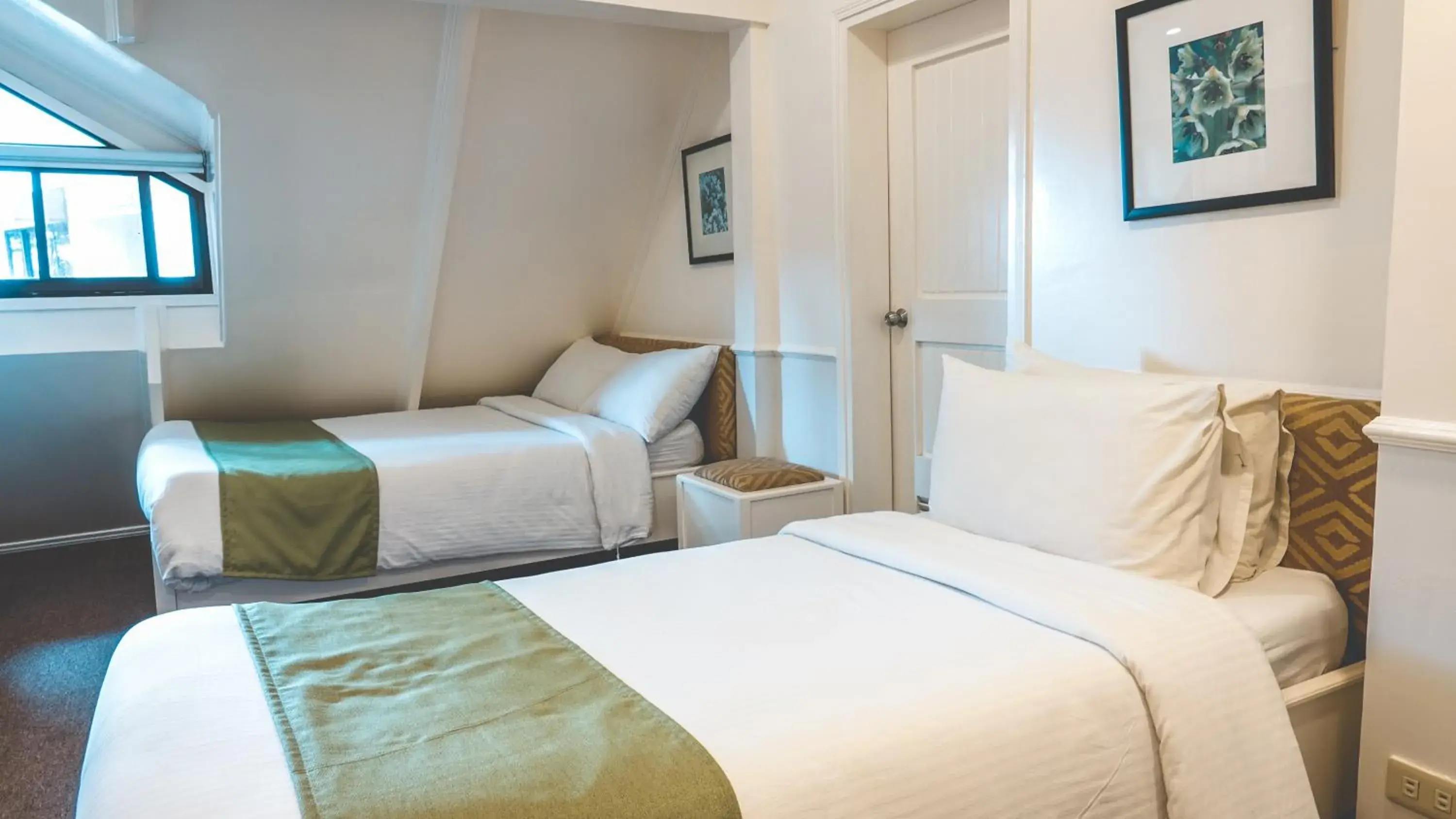 Standard Twin Room in Mines View Park Hotel Standard Twin Room in Mines View Park Hotel