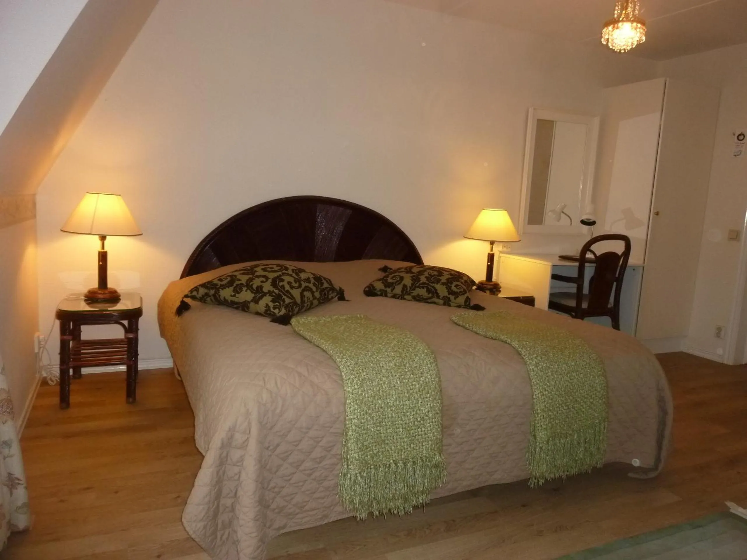 Photo of the whole room, Bed in Nya Pallas Hotel