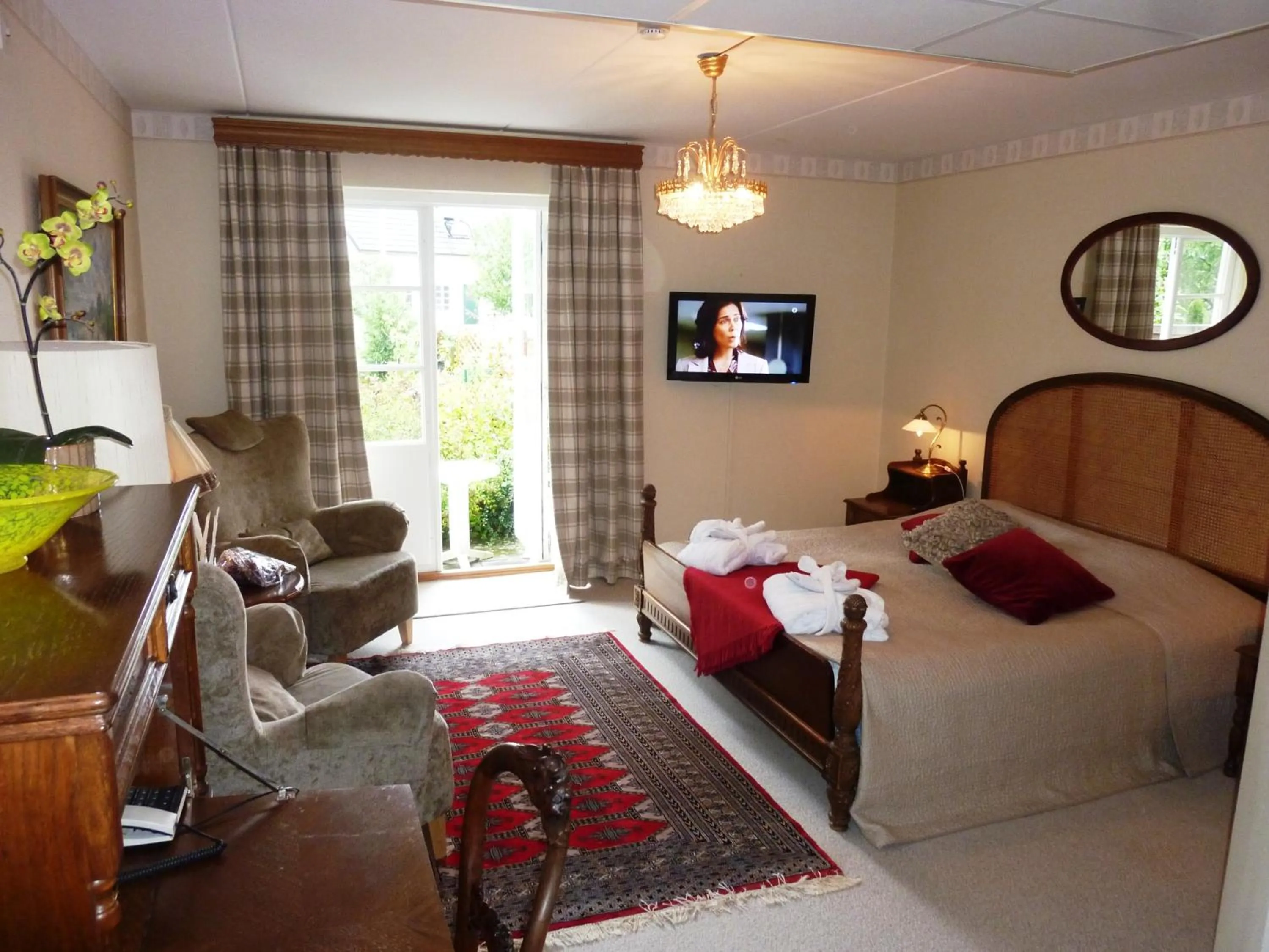 Photo of the whole room, Bed in Nya Pallas Hotel