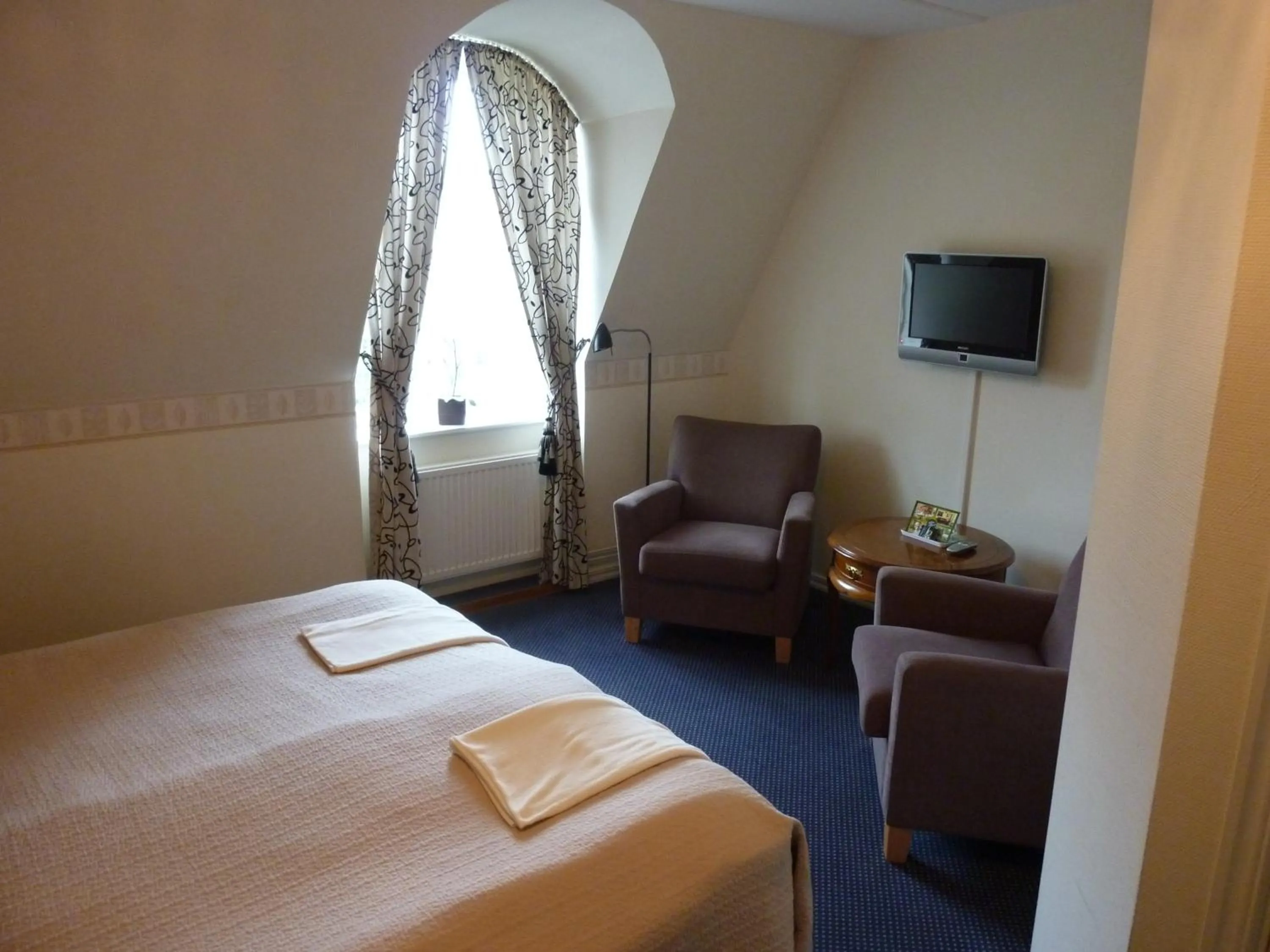 Photo of the whole room, Bed in Nya Pallas Hotel