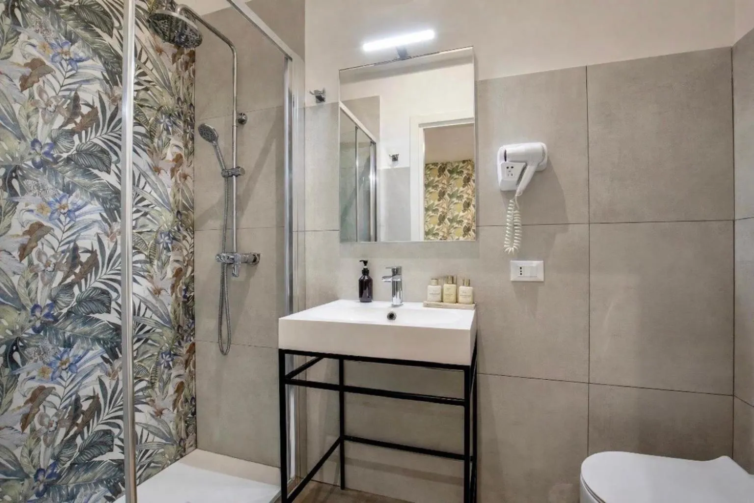 Shower in Hotel Ciao