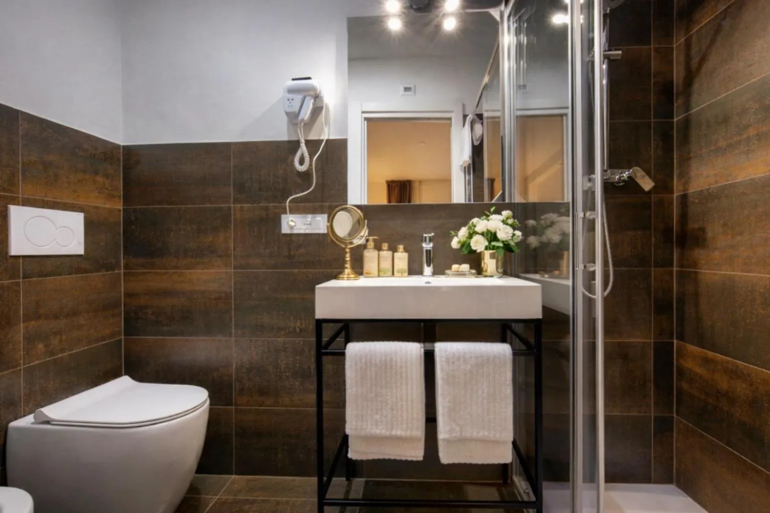 Shower in Hotel Ciao