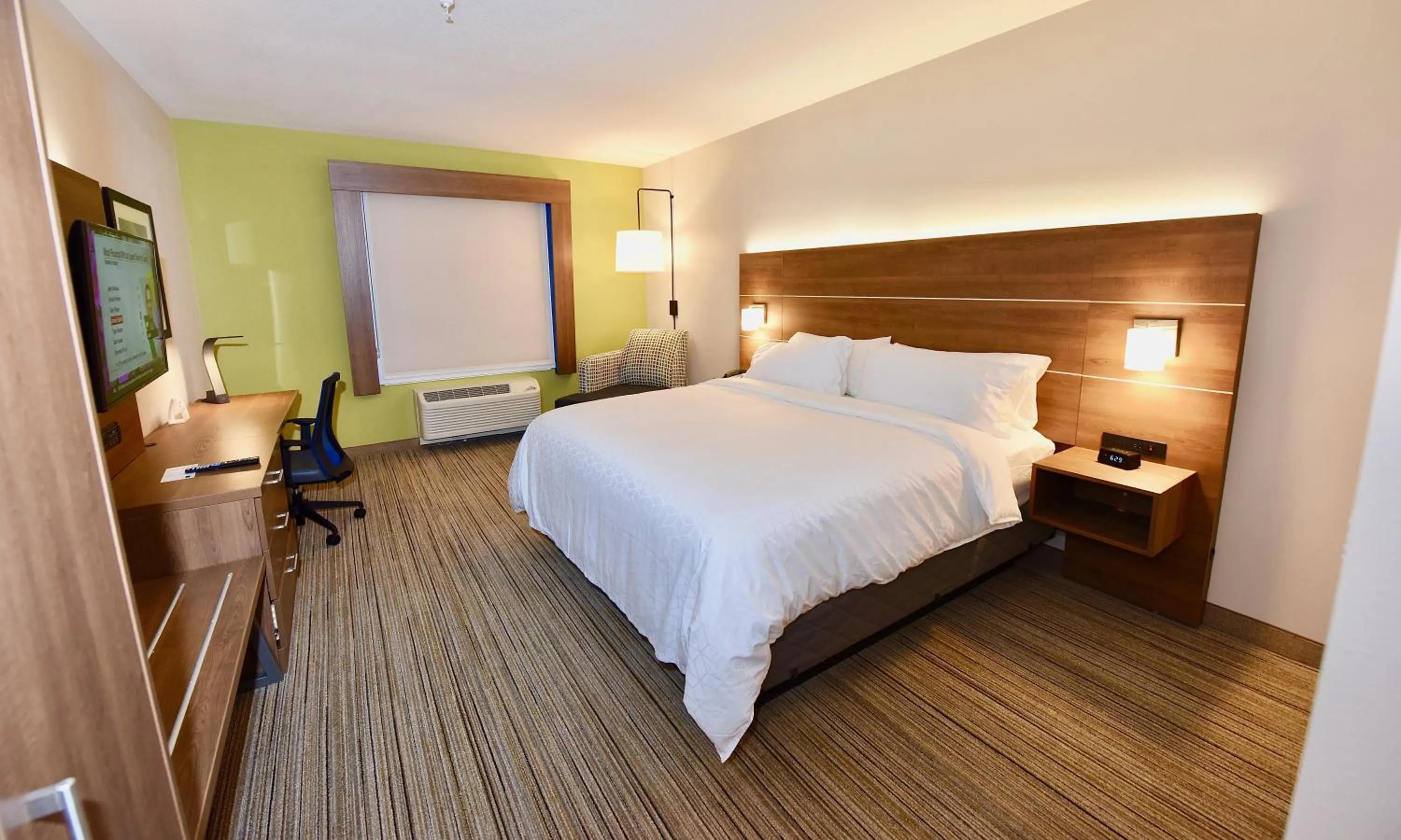 Photo of the whole room, Bed in Holiday Inn Express & Suites - Perryville I-55, an IHG Hotel