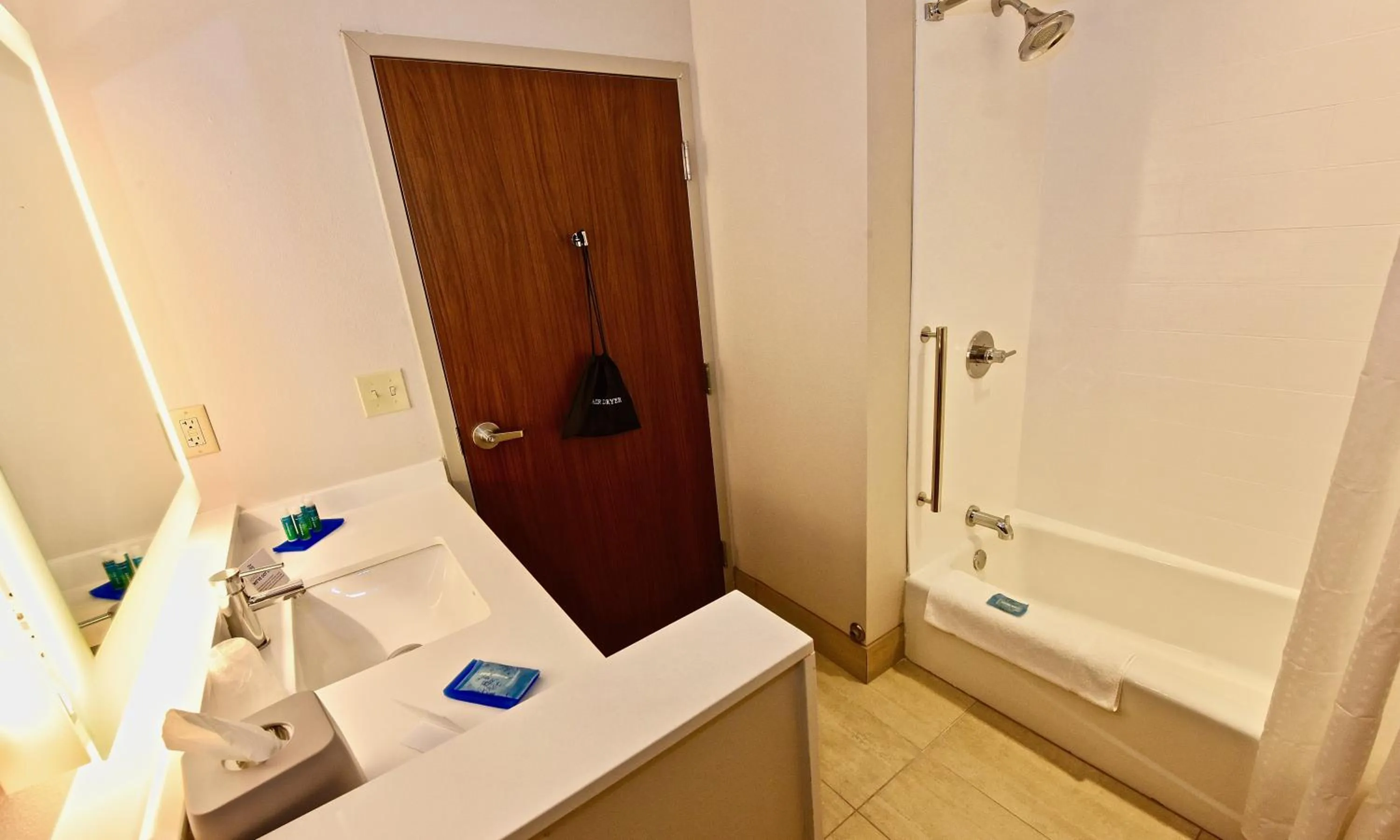 Bedroom in Holiday Inn Express & Suites - Perryville I-55, an IHG Hotel