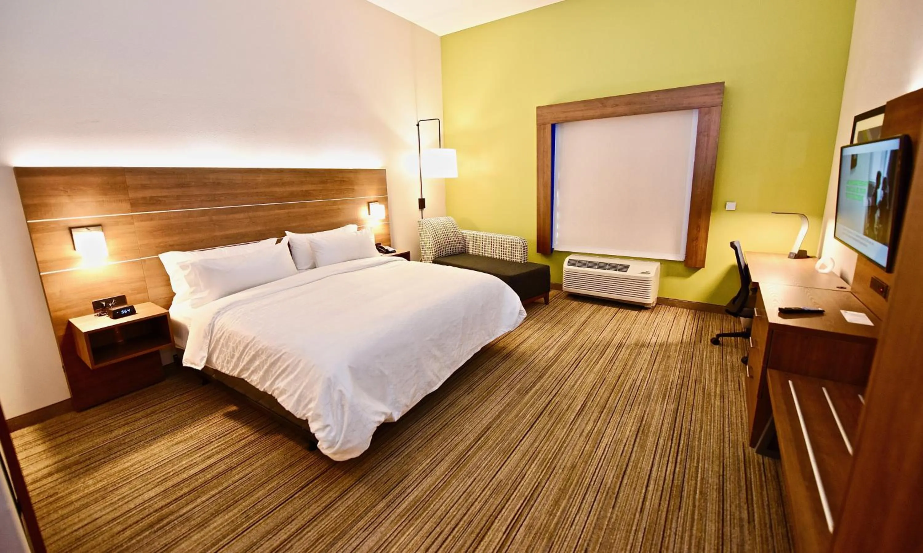 Photo of the whole room, Bed in Holiday Inn Express & Suites - Perryville I-55, an IHG Hotel