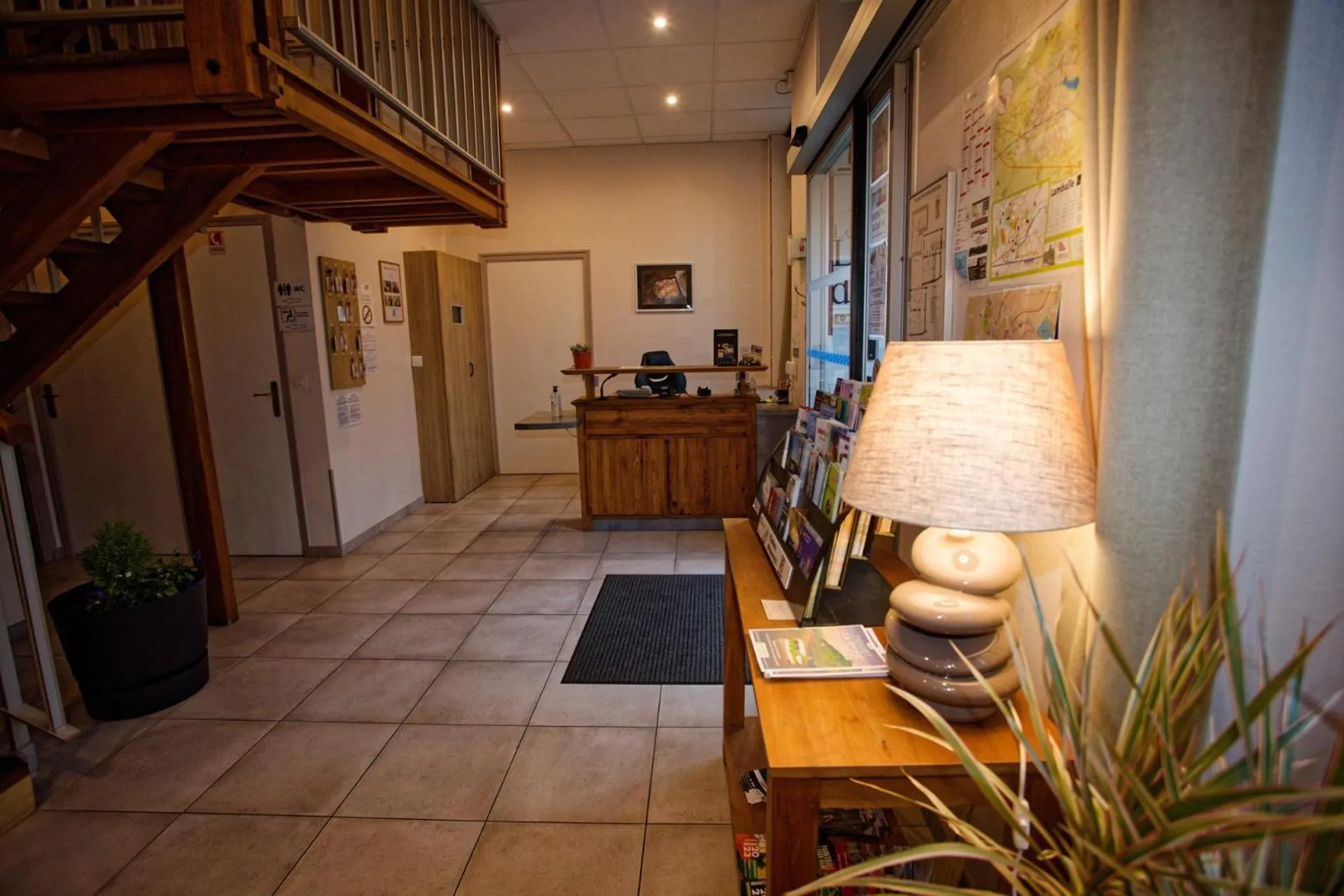 Lobby or reception in Contact Hôtel - Hôtel Le Lion d'Or Lamballe