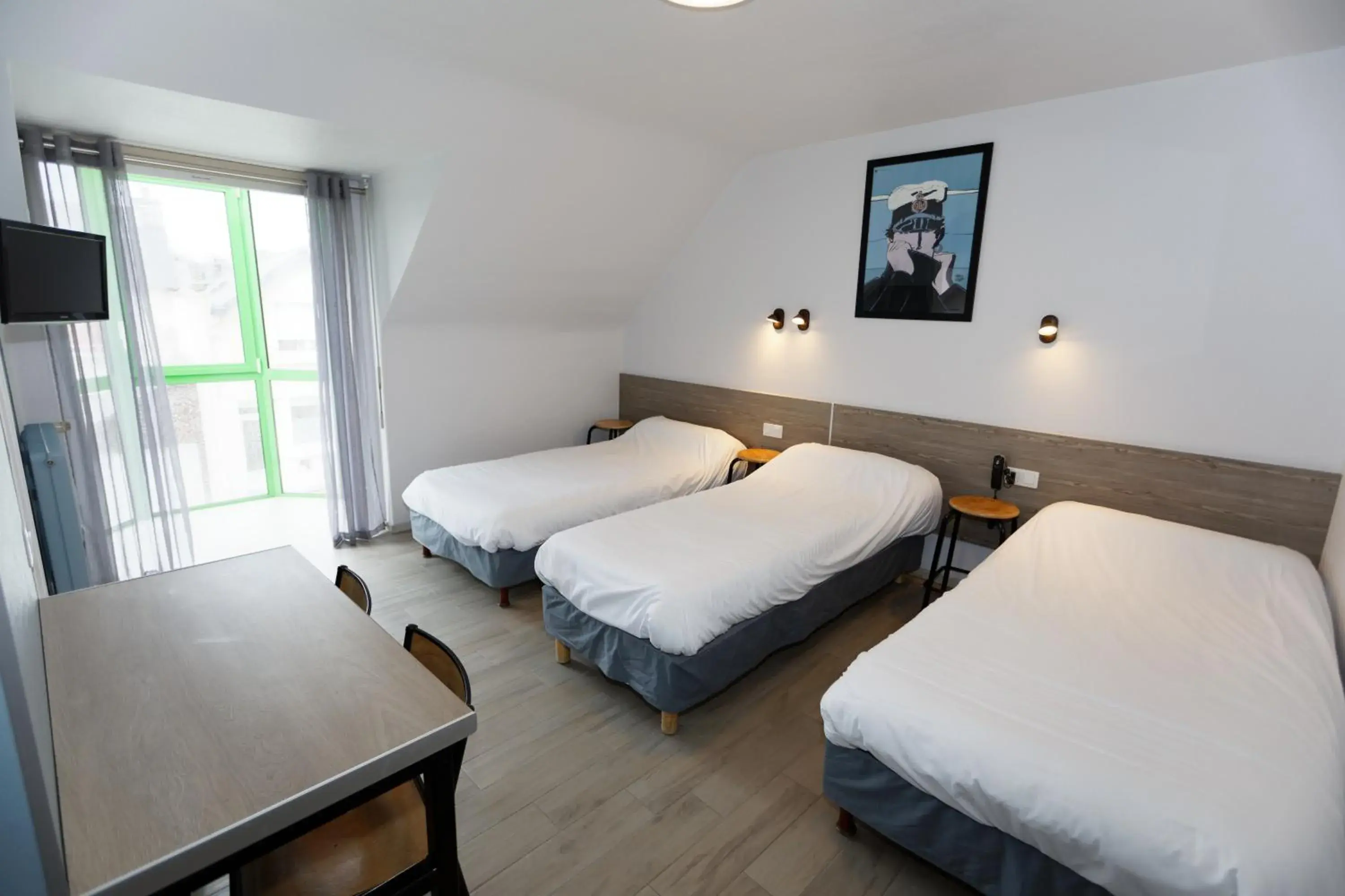 Triple Room in Contact Hôtel - Hôtel Le Lion d'Or Lamballe Triple Room in Contact Hôtel - Hôtel Le Lion d'Or Lamballe