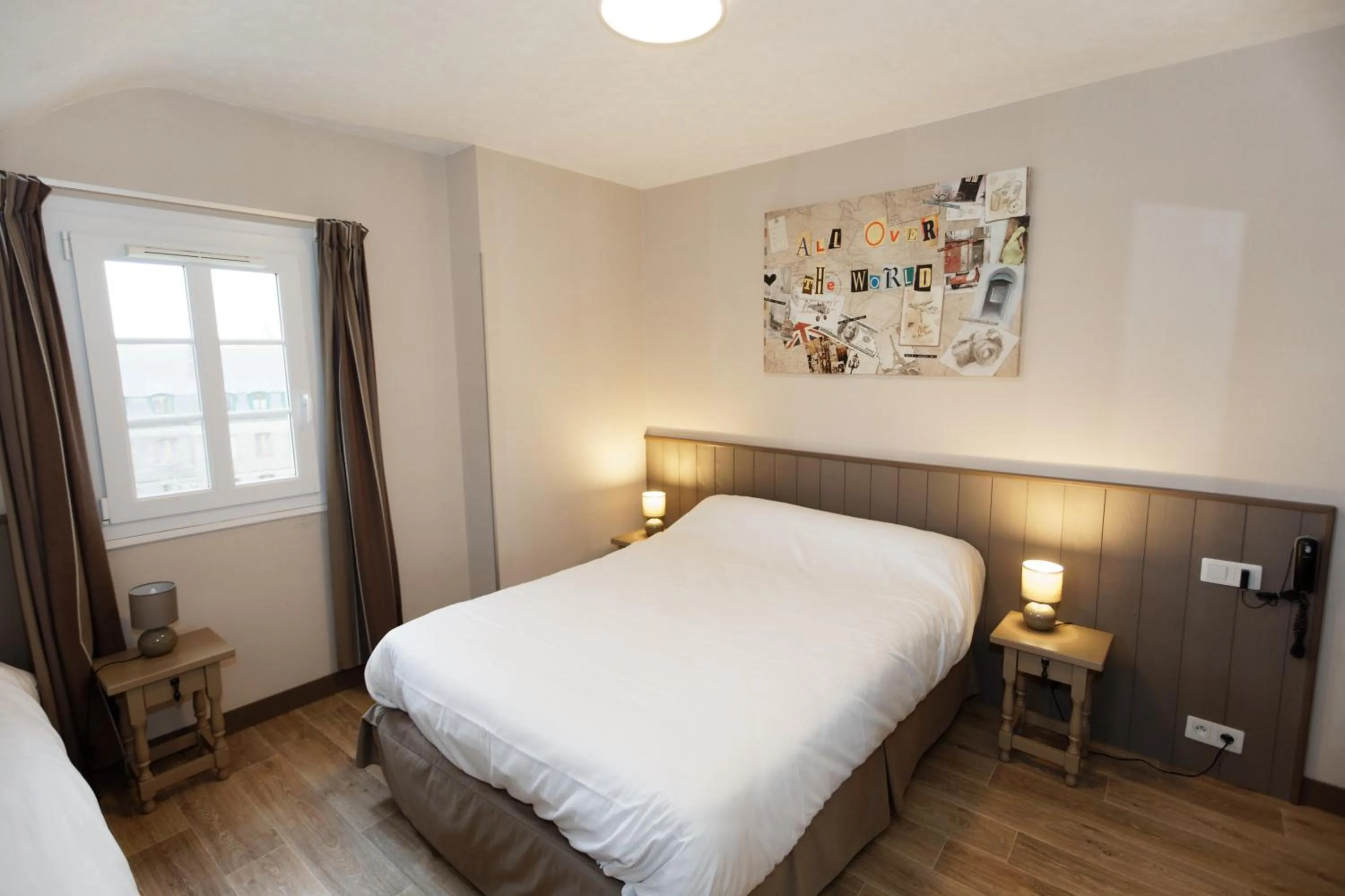 Photo of the whole room, Bed in Contact Hôtel - Hôtel Le Lion d'Or Lamballe