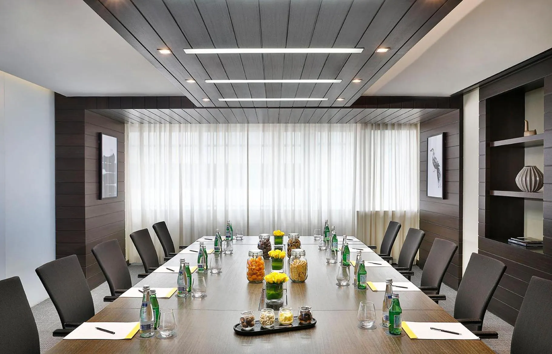 Meeting/conference room in voco Dubai by IHG