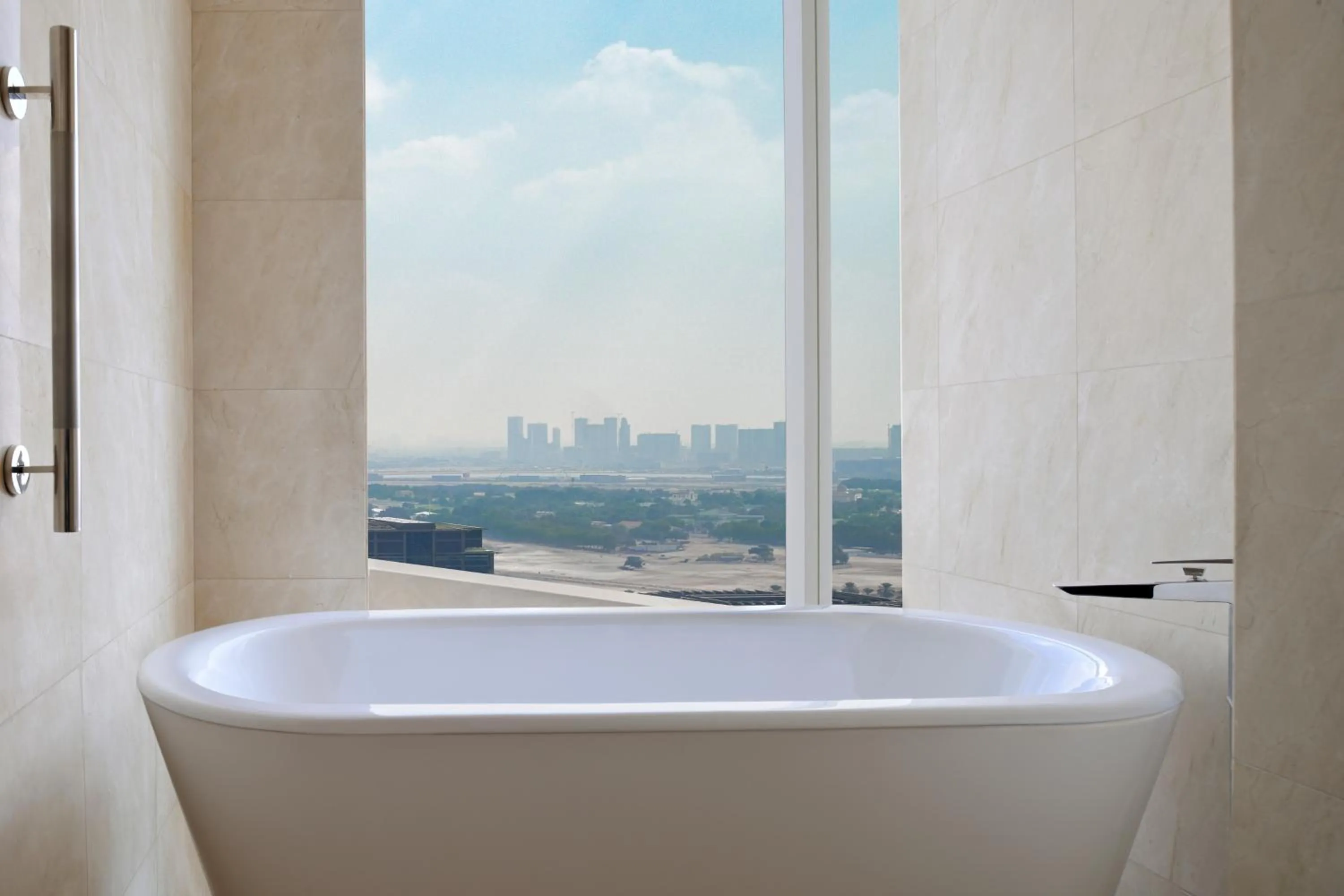 Bath in voco Dubai by IHG