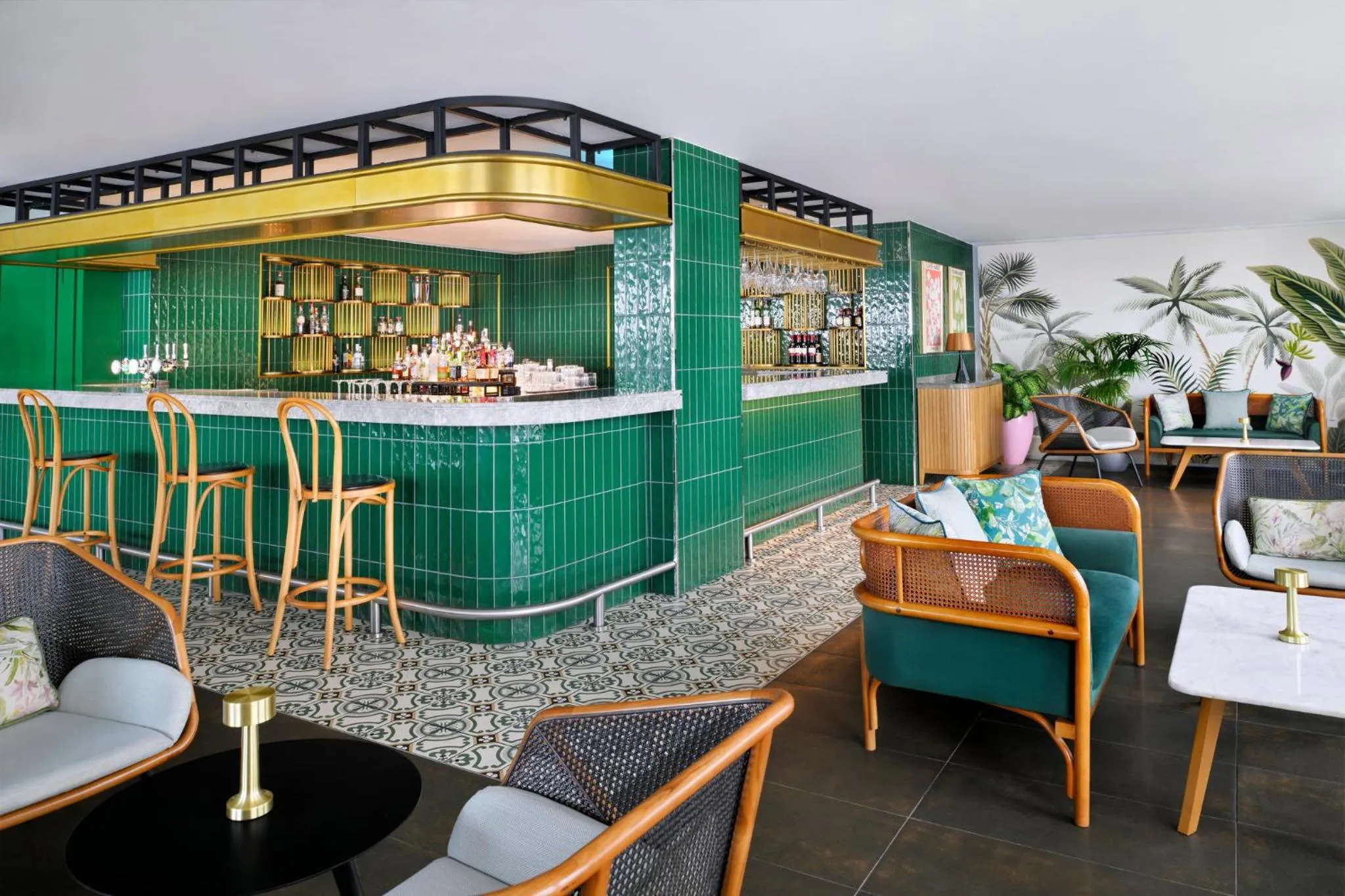 Lounge or bar in voco Dubai by IHG