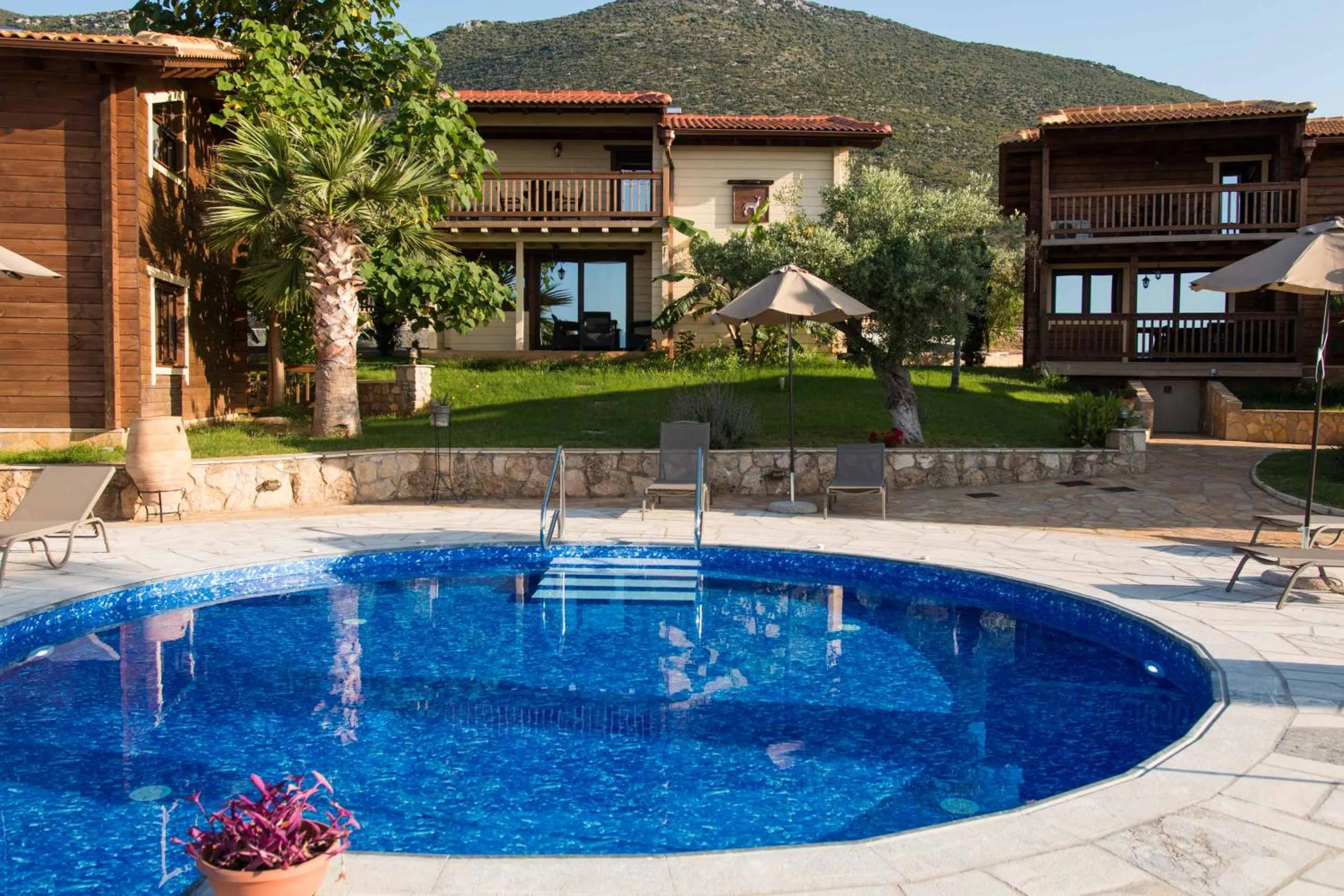 Day in Anthidon Nature Estate & Farm