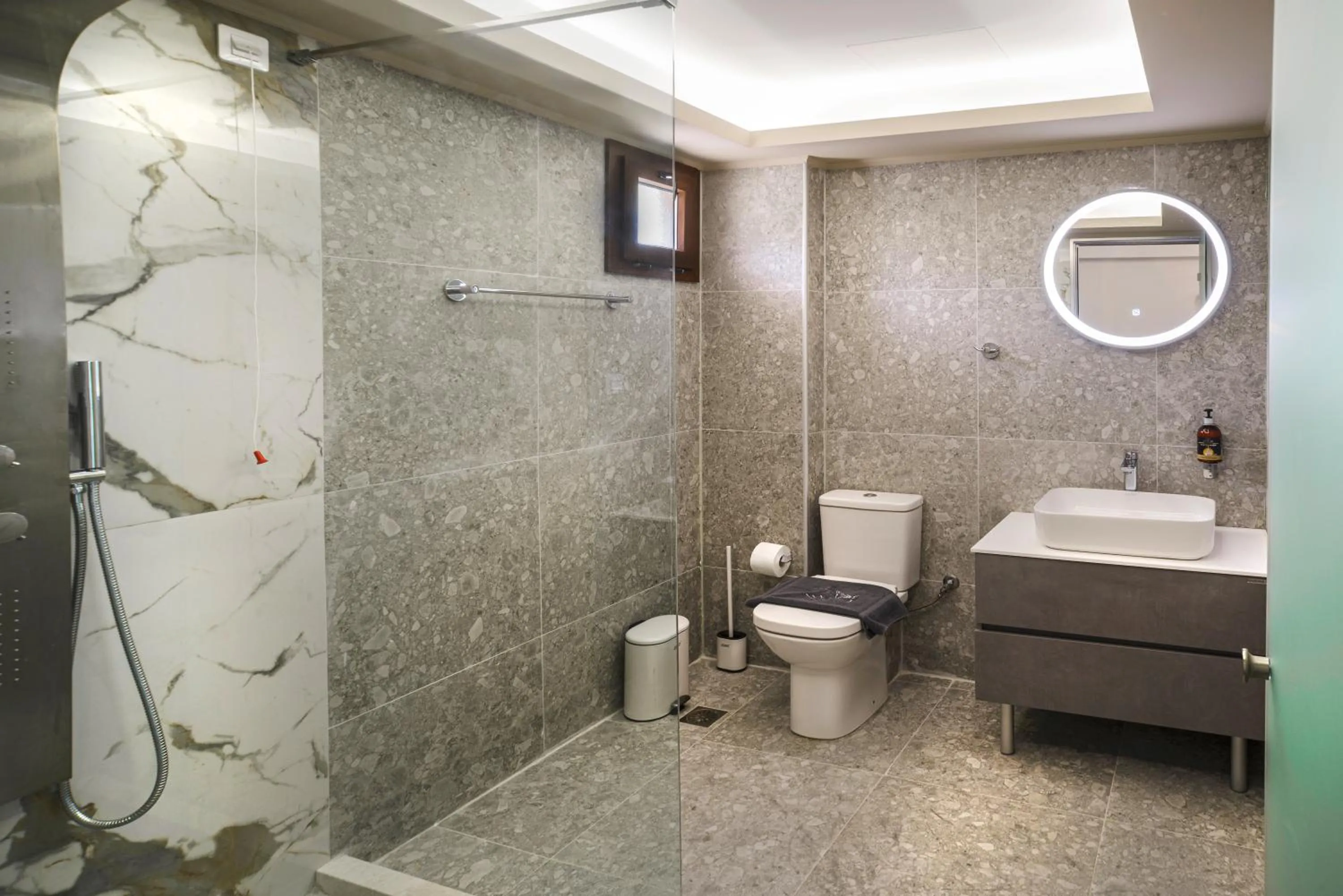 Shower in Anthidon Nature Estate & Farm