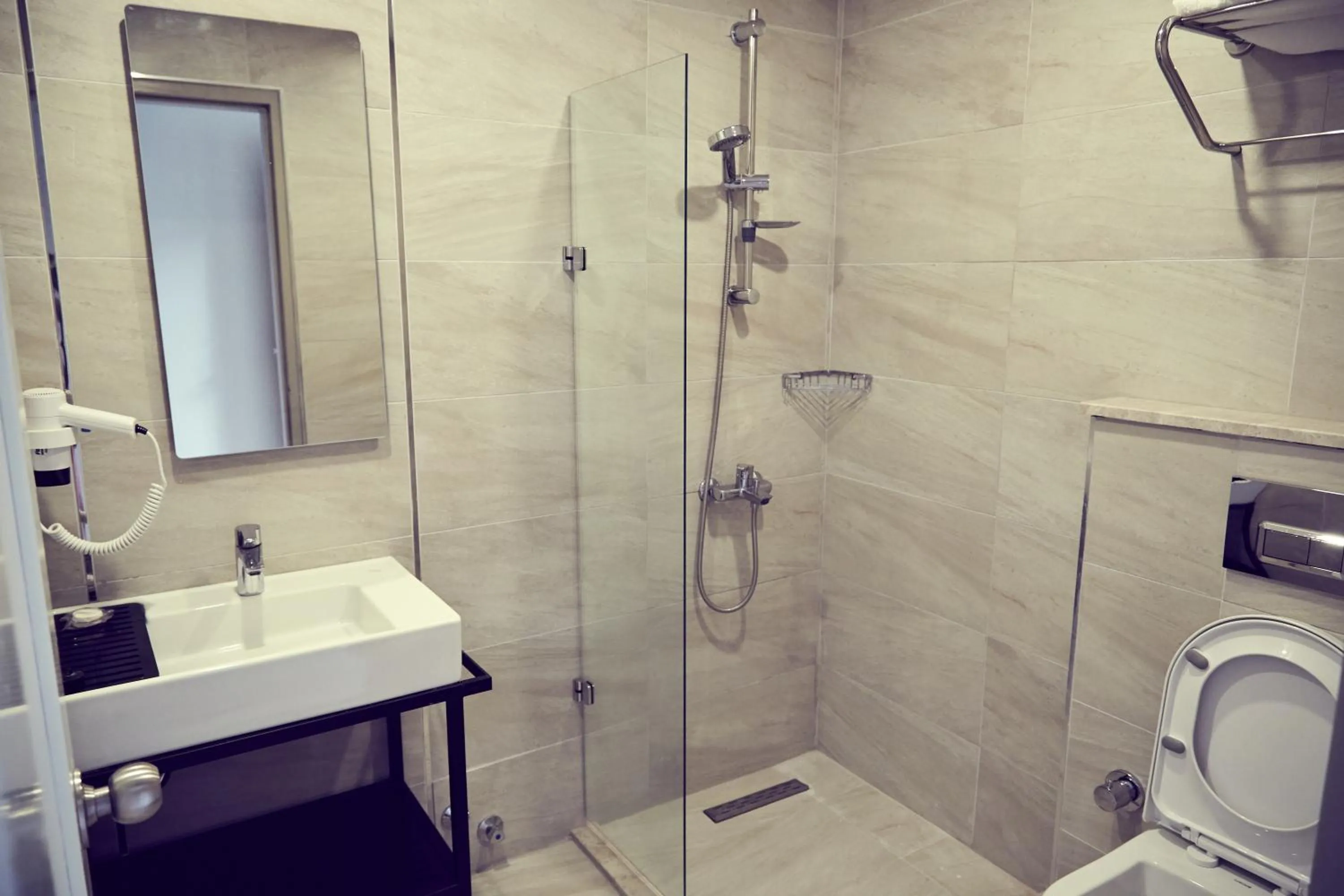 Shower in Two Seas Hotel