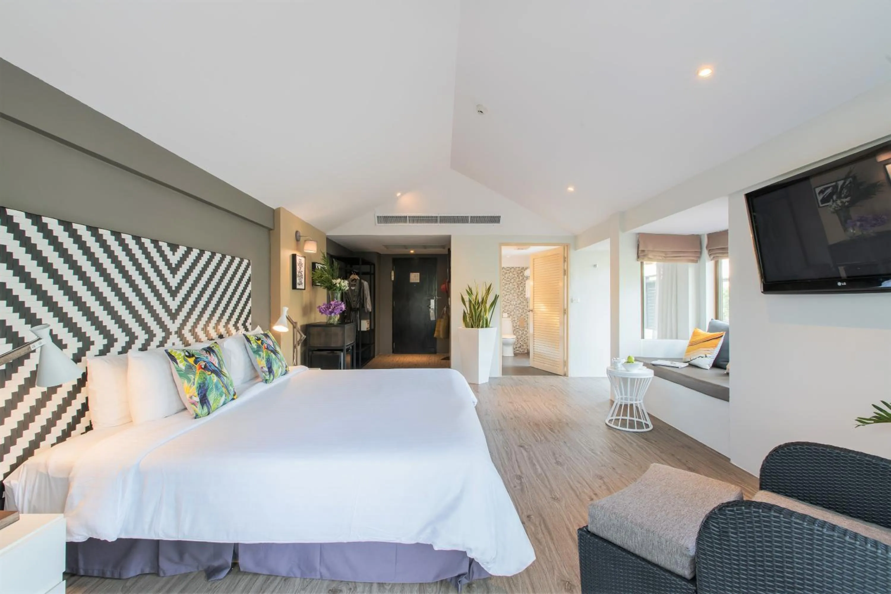 Photo of the whole room, Bed in Burasari Phuket Resort & Spa