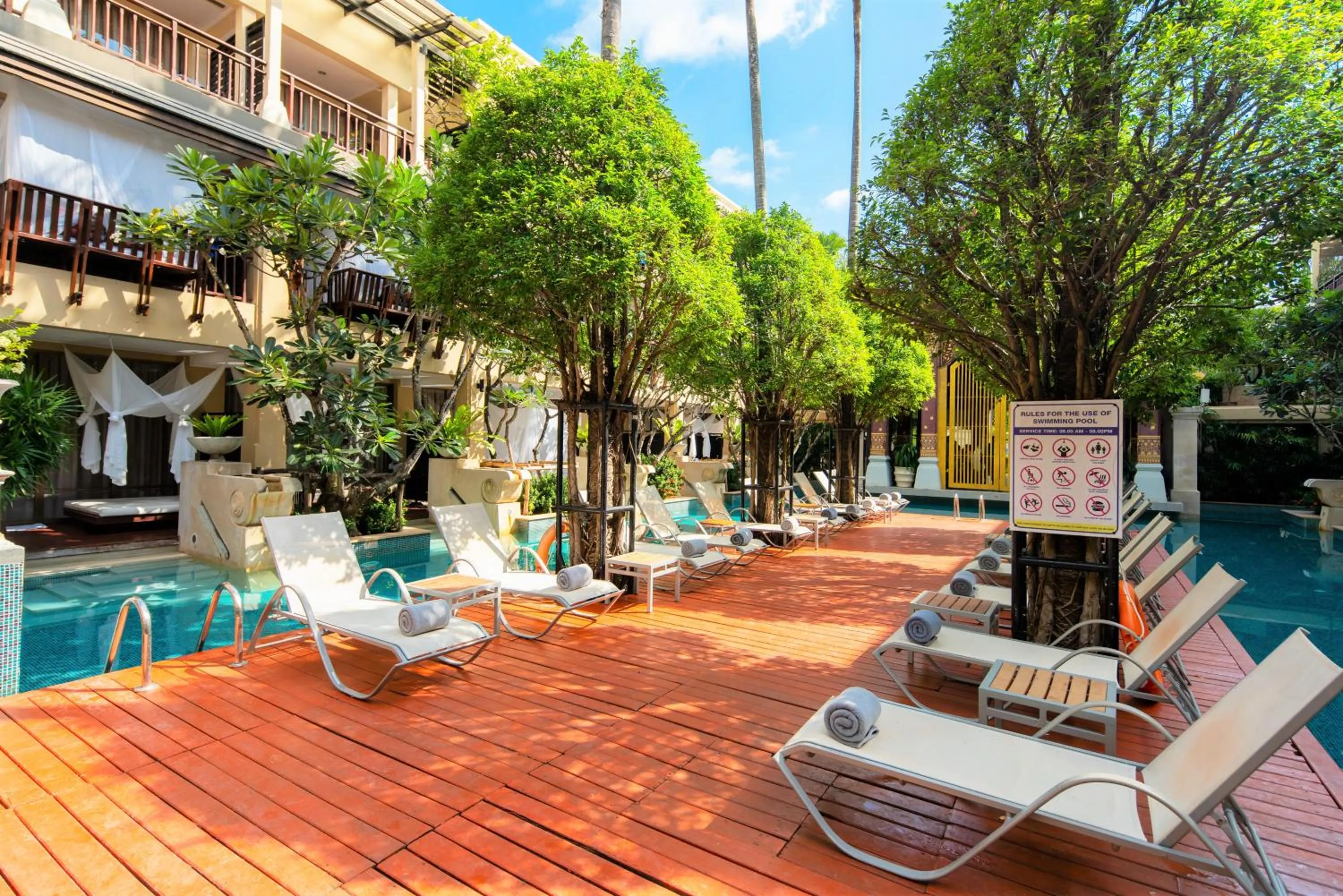 Swimming pool in Burasari Phuket Resort & Spa