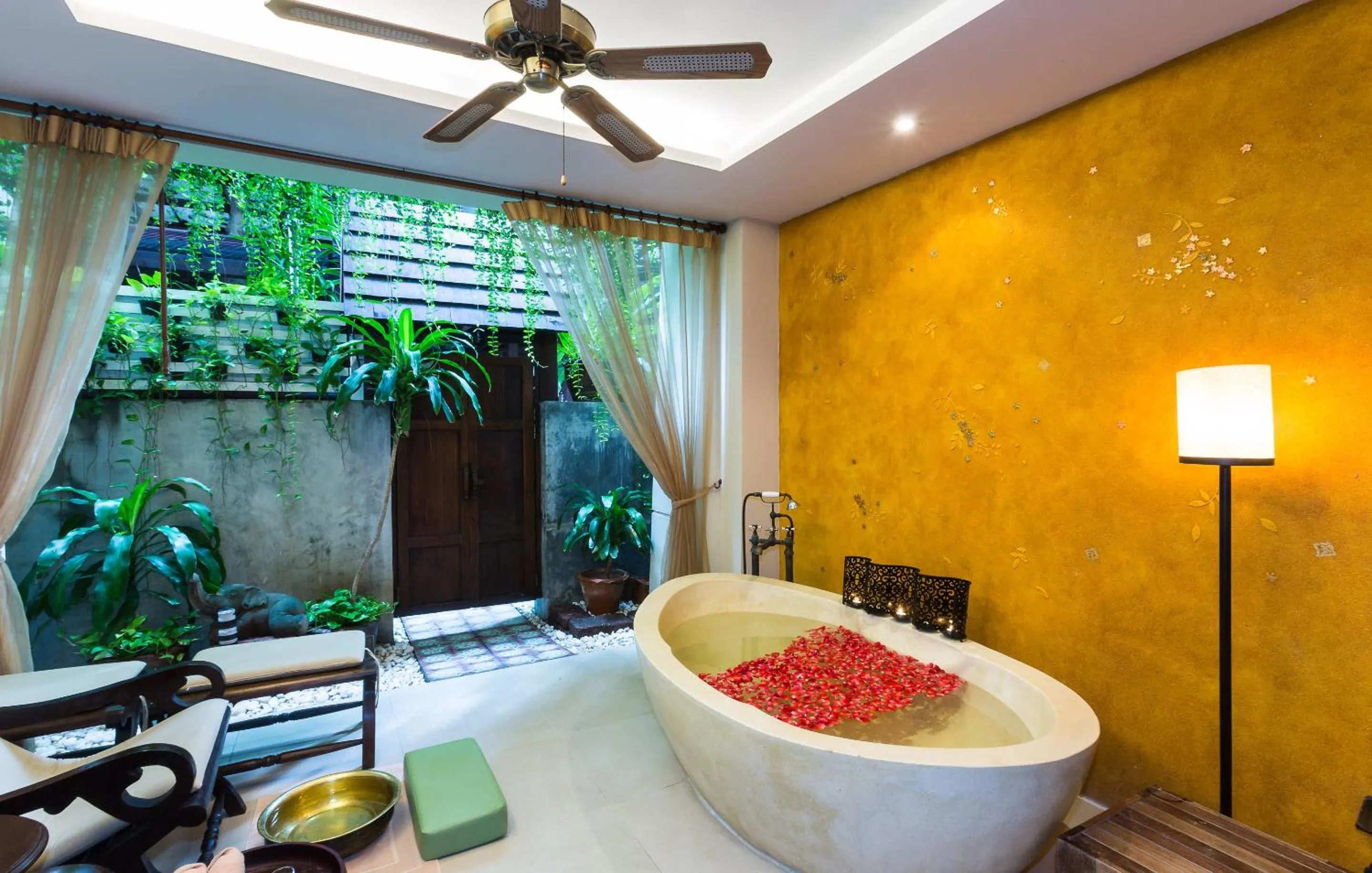 Spa and wellness centre/facilities in Burasari Phuket Resort & Spa