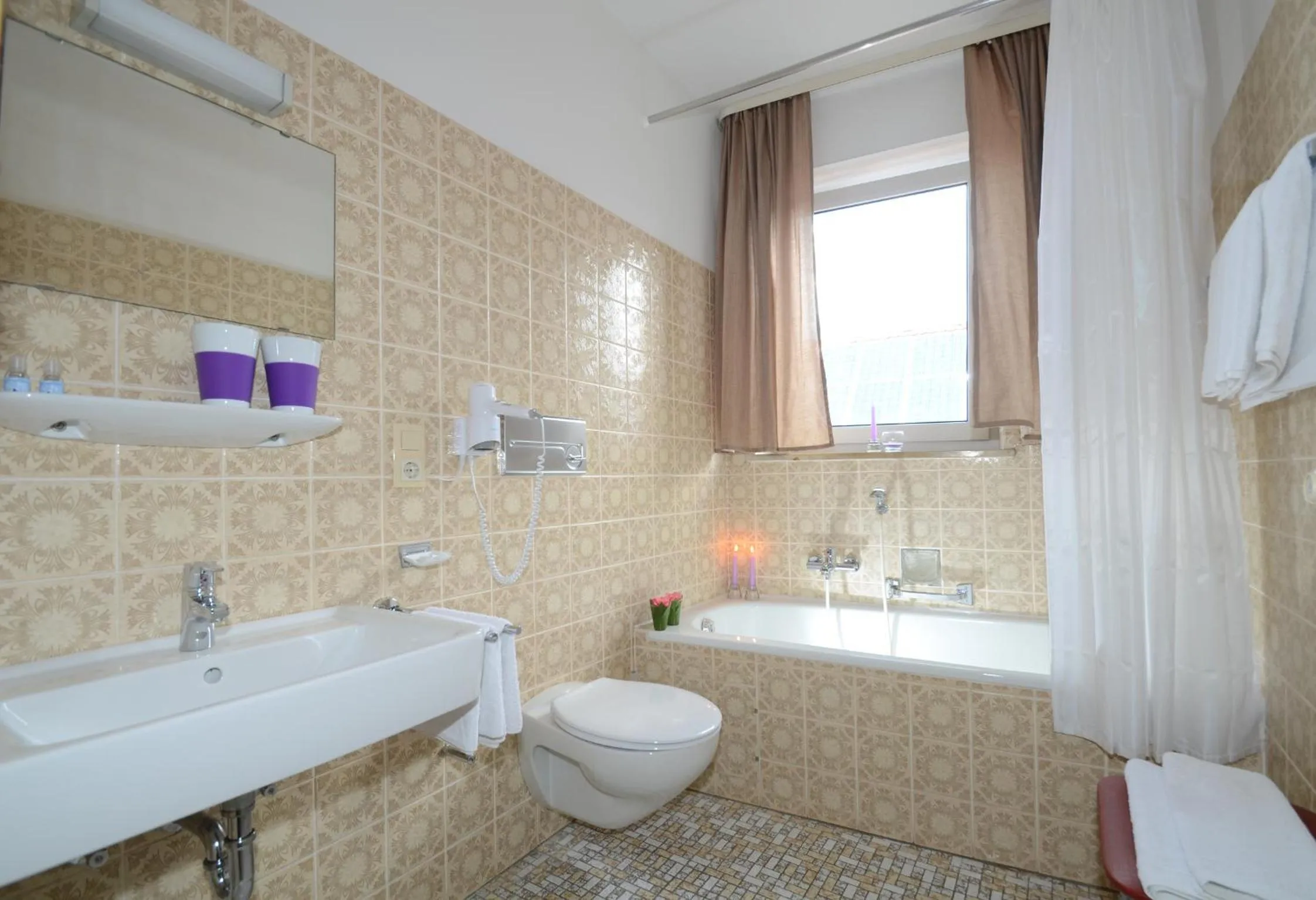 Bathroom in Gasthof zur Post Hotel und Parkplatz