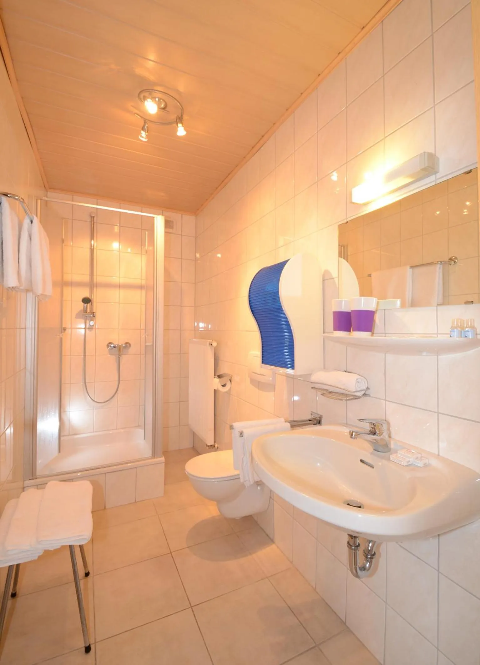 Bathroom in Gasthof zur Post Hotel und Parkplatz