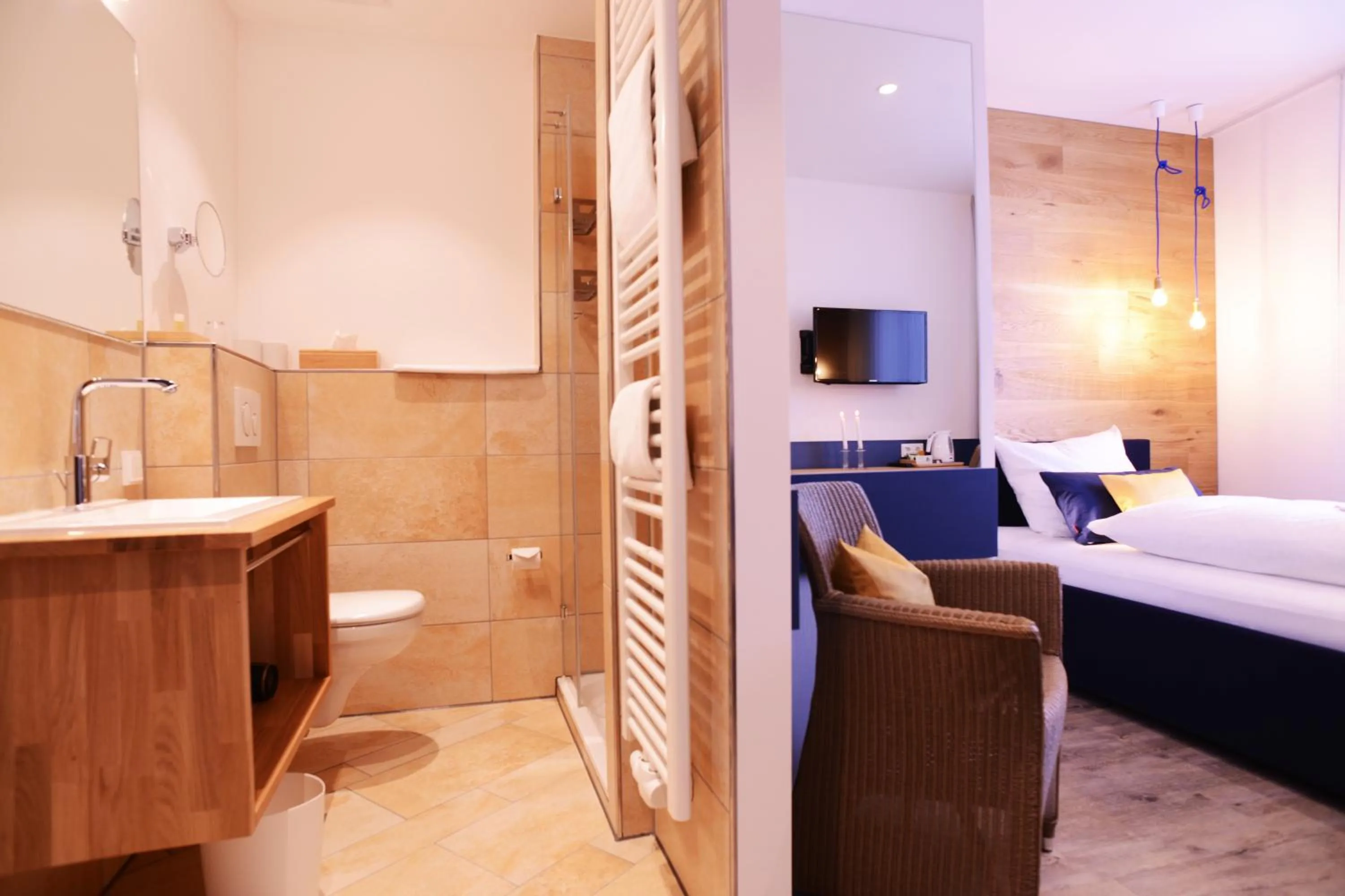 Decorative detail, Bed in Gasthof zur Post Hotel und Parkplatz