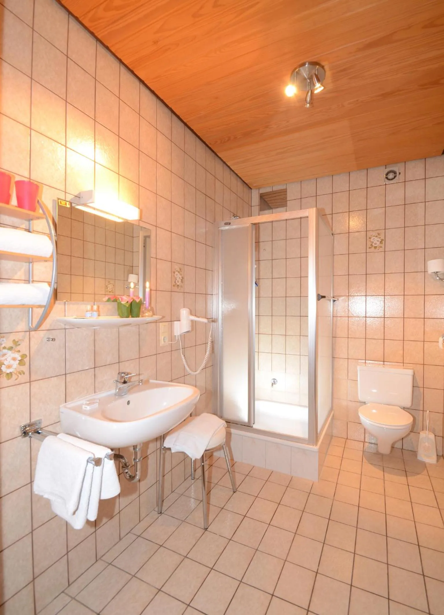 Bathroom in Gasthof zur Post Hotel und Parkplatz