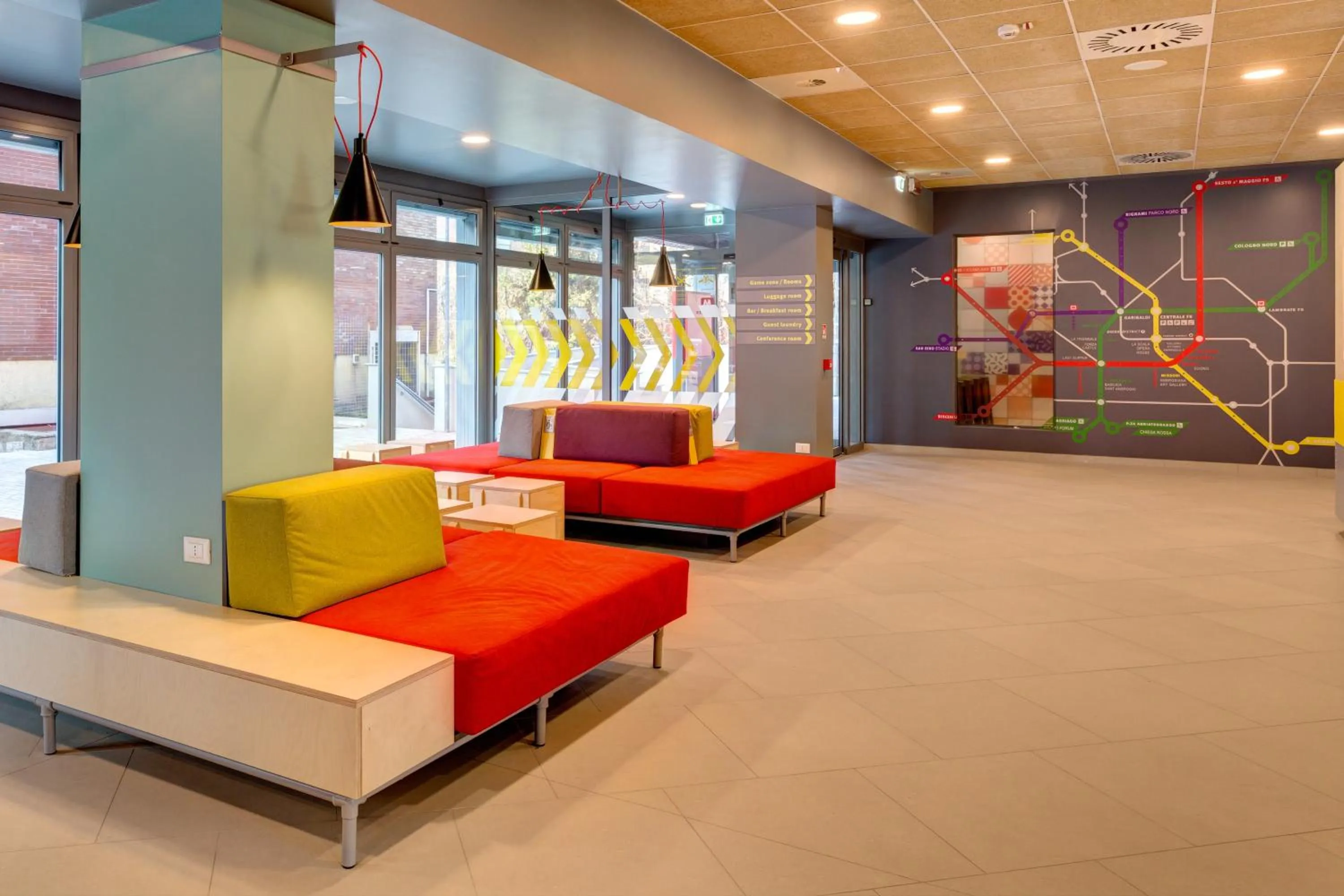 Lobby or reception in MEININGER Milano Garibaldi