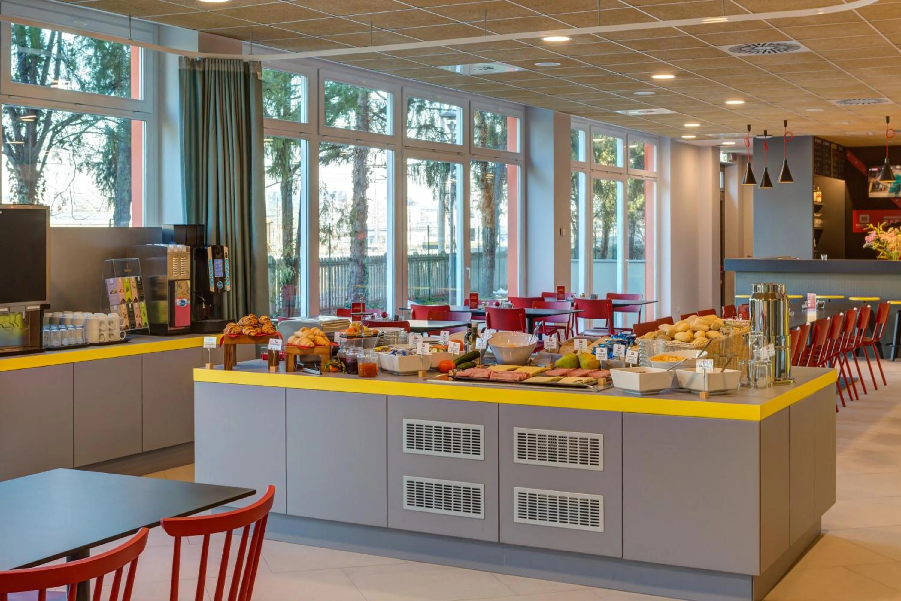 Continental breakfast in MEININGER Milano Garibaldi