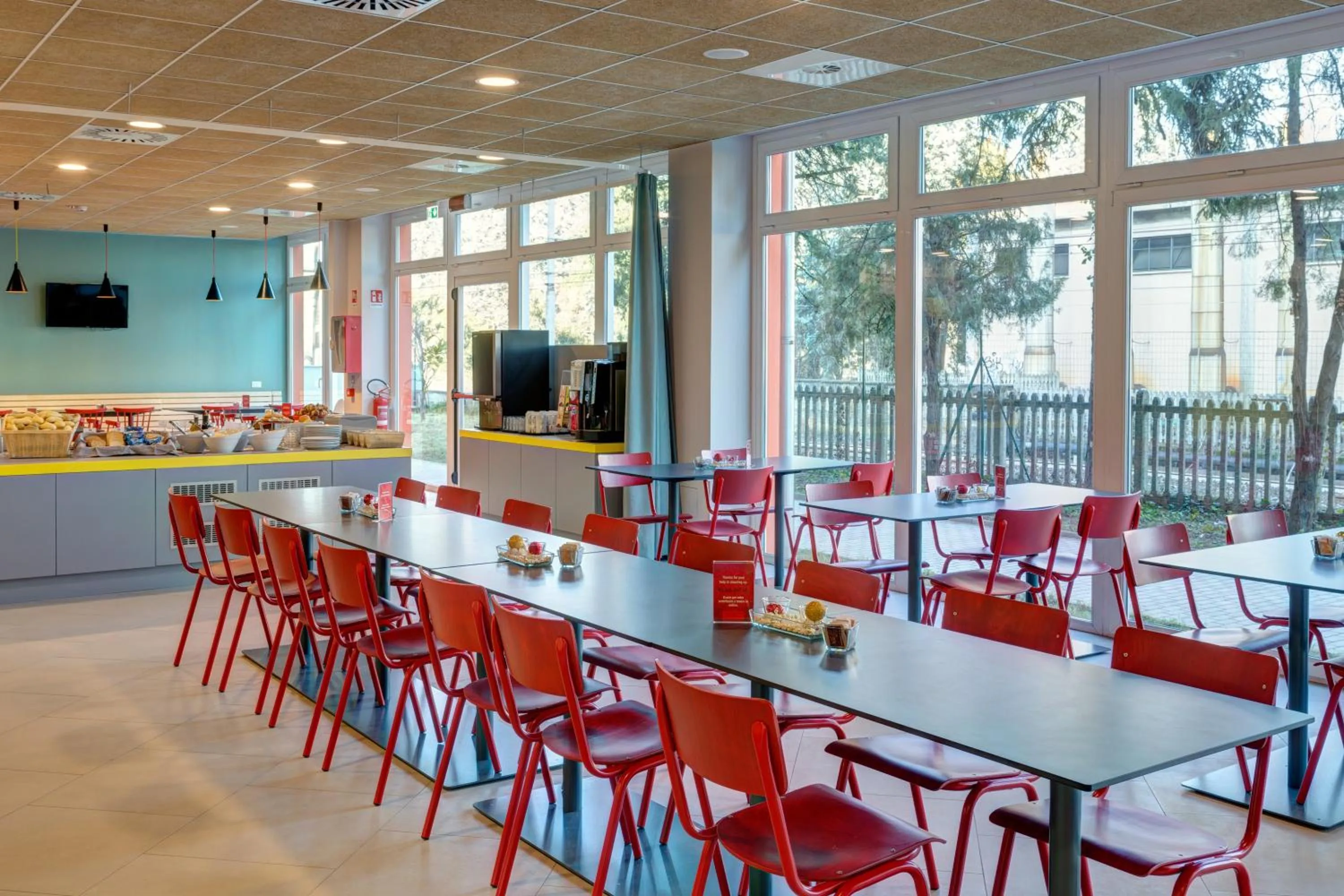 Restaurant/places to eat in MEININGER Milano Garibaldi