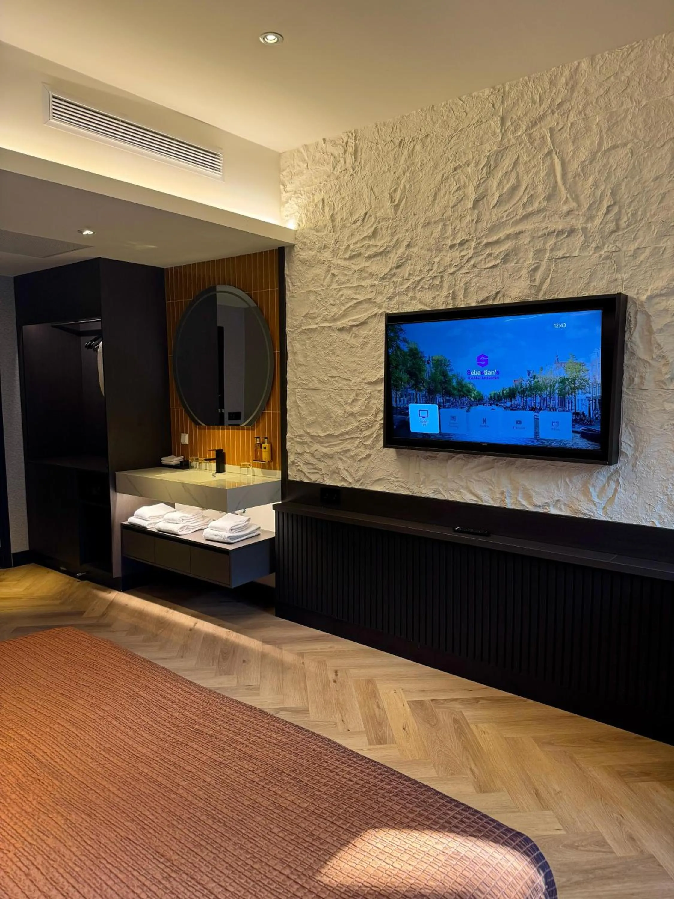 TV and multimedia, Bed in Hotel Sebastians
