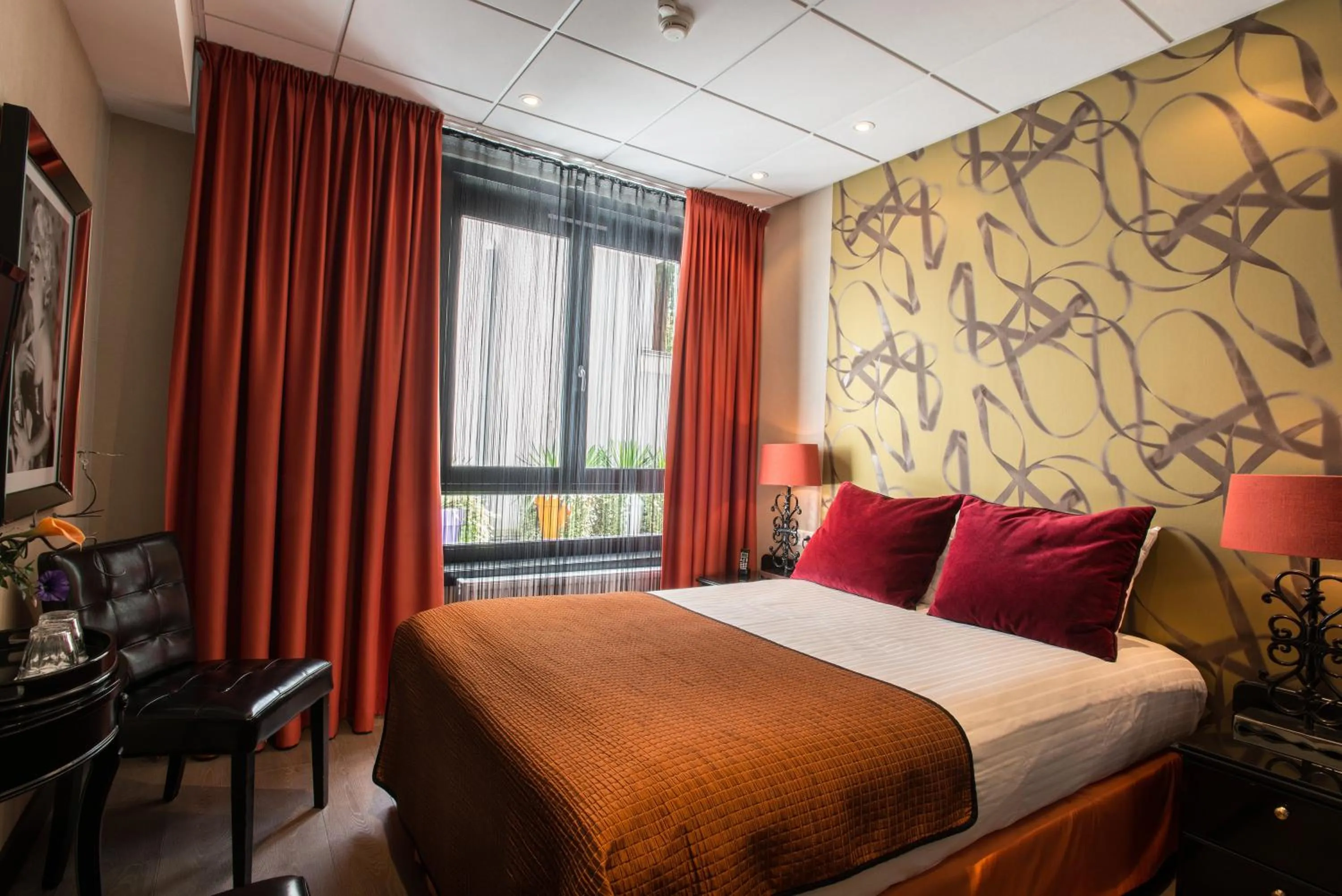 View (from property/room), Bed in Hotel Sebastians